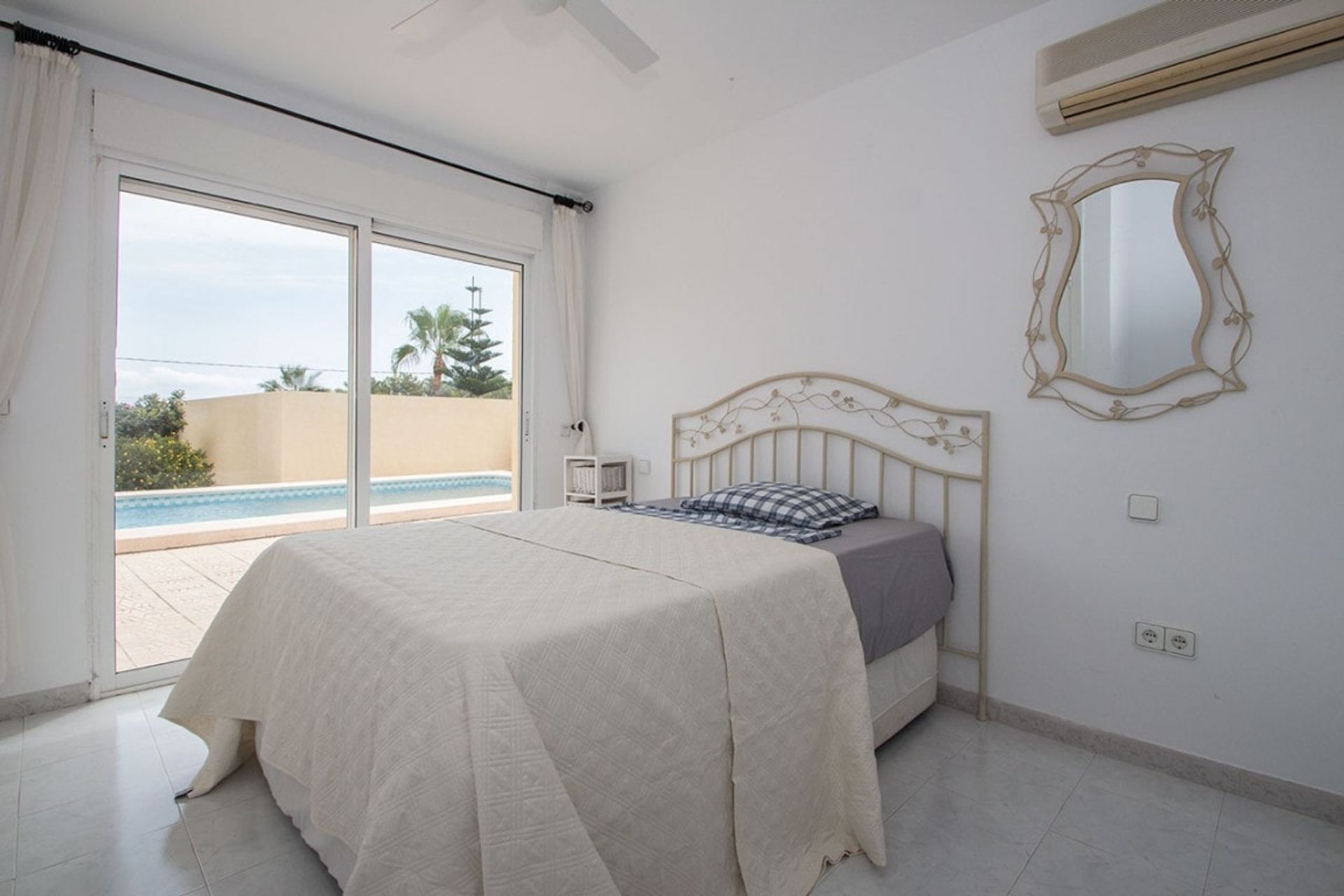 House in Alicante (Alacant), Comunidad Valenciana 10742644