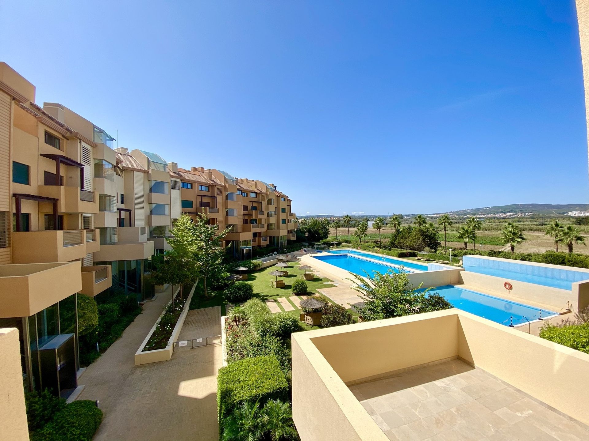 Condominium in San Roque, Andalucía 10742923