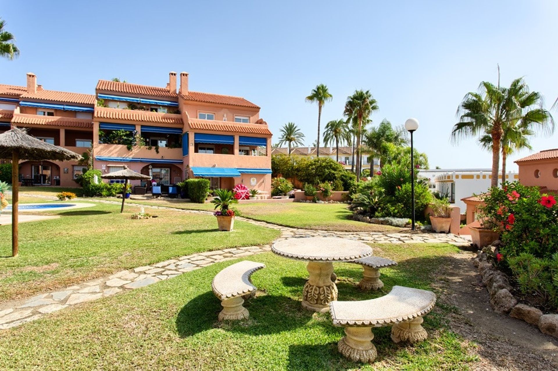 Condominium in Estepona, Andalusië 10743142