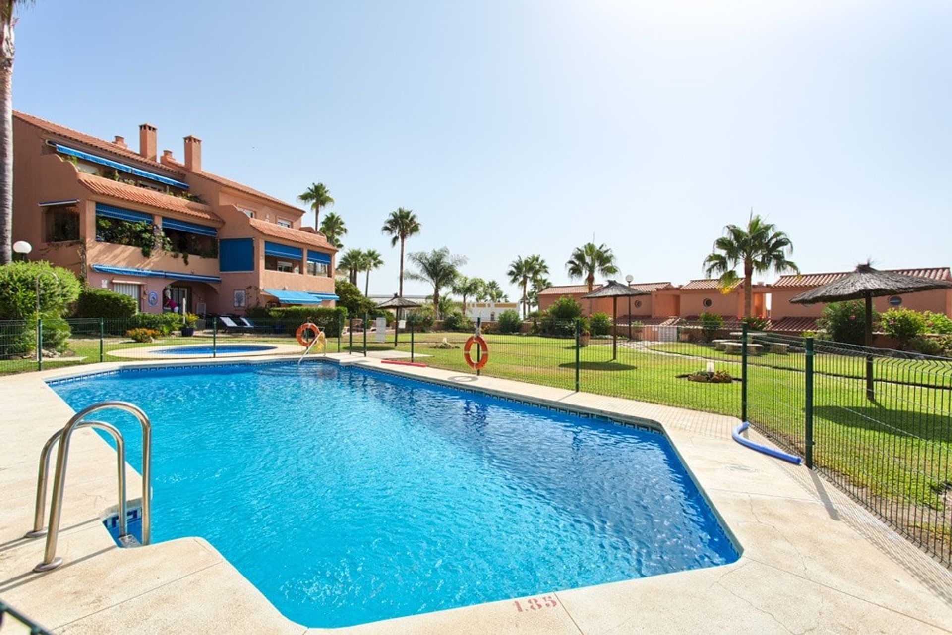 Condominium in Estepona, Andalusië 10743142