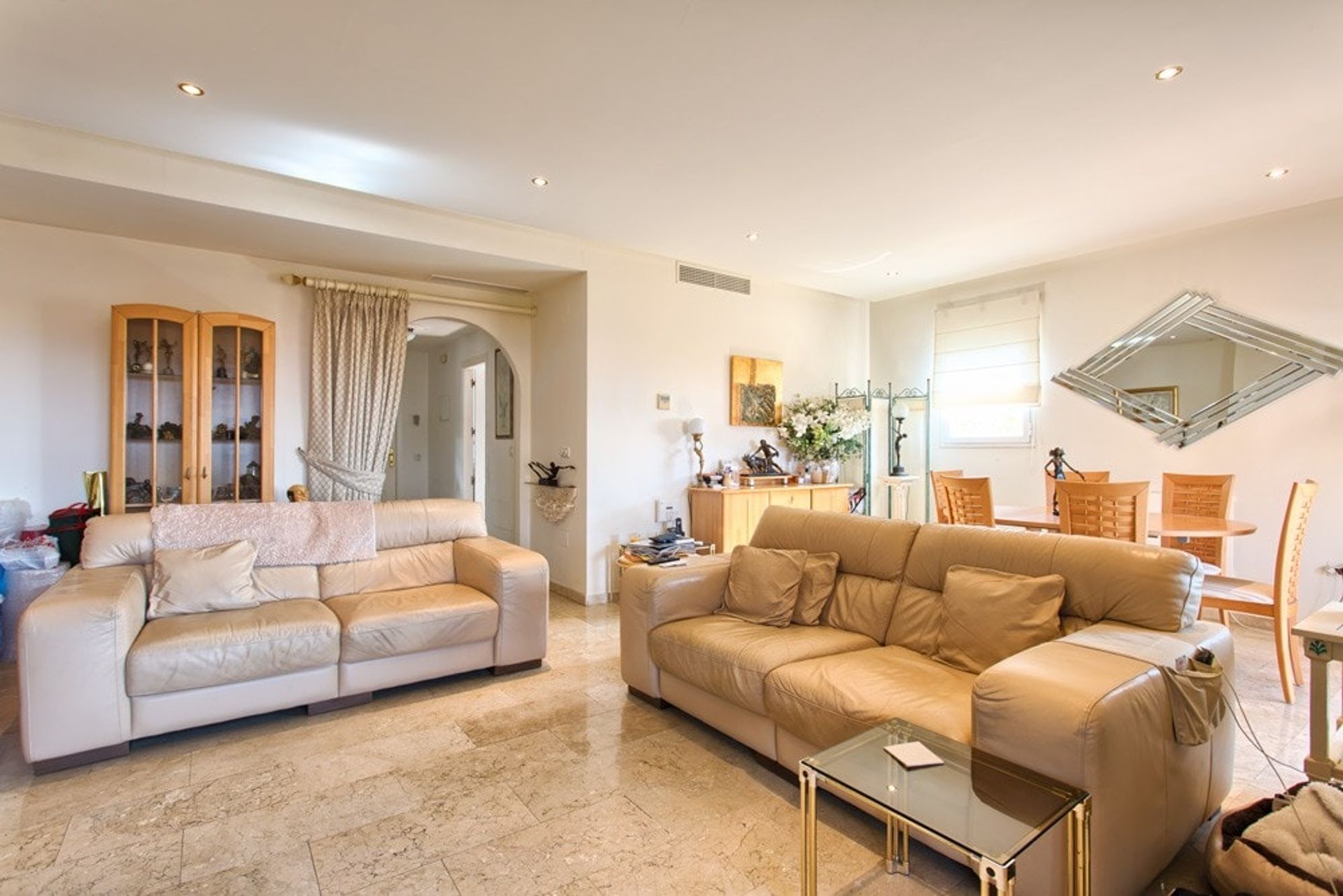 Condominium in Estepona, Andalucía 10743142