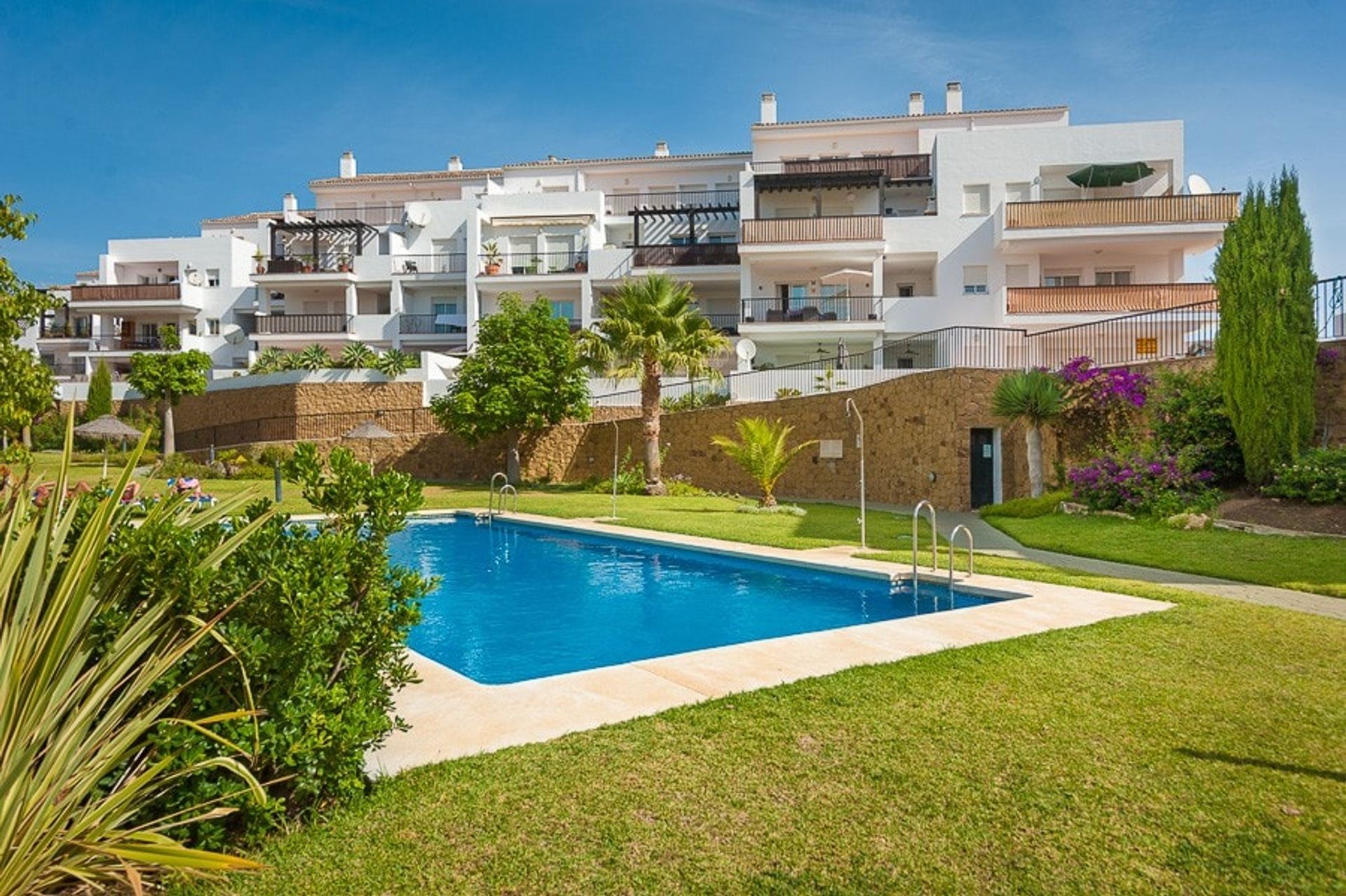 Condominium in Estepona, Andalucía 10743685