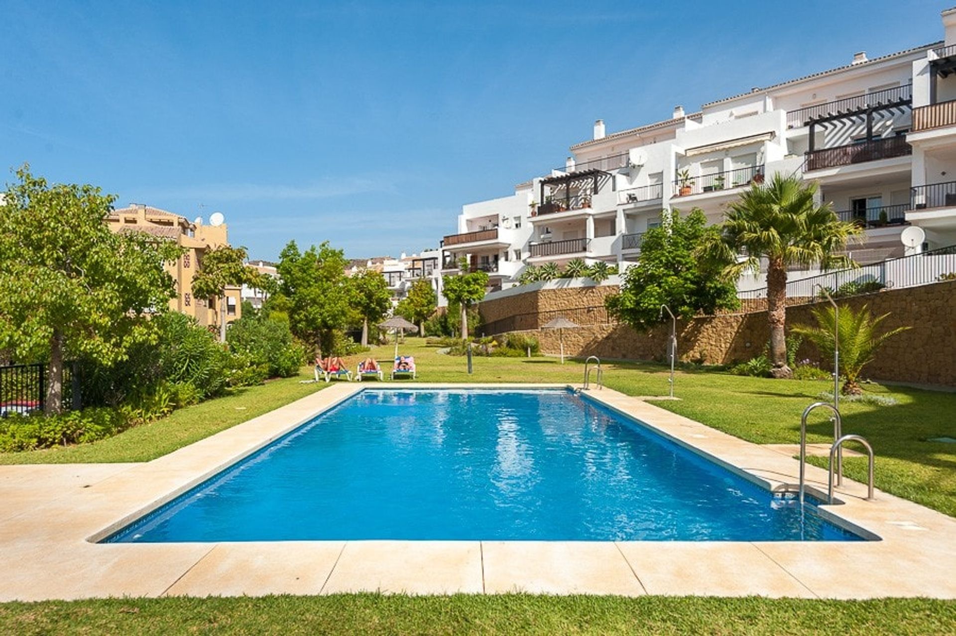 Condominium in Estepona, Andalusia 10743685