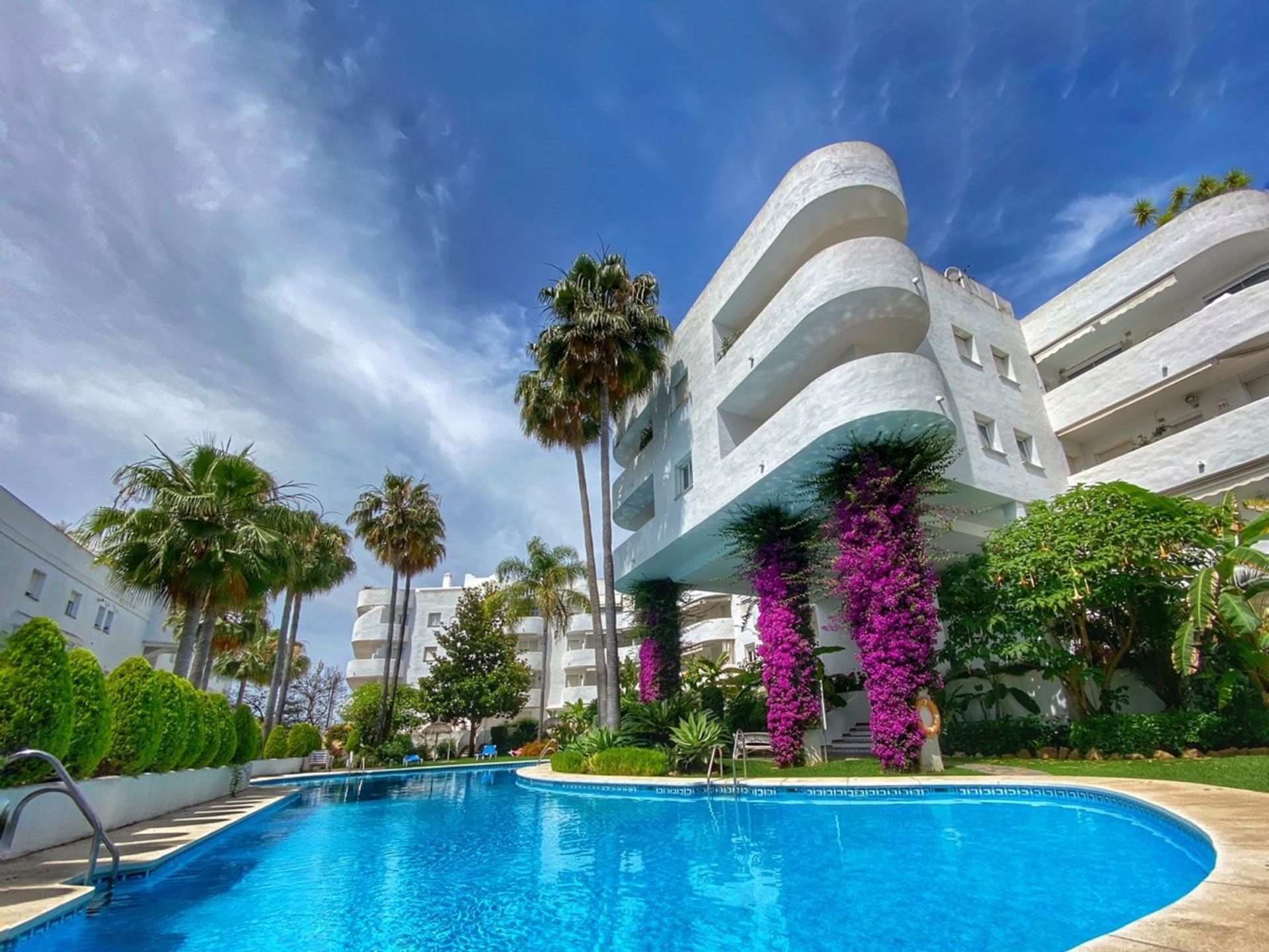 Condominium in Marbella, Andalucía 10744775