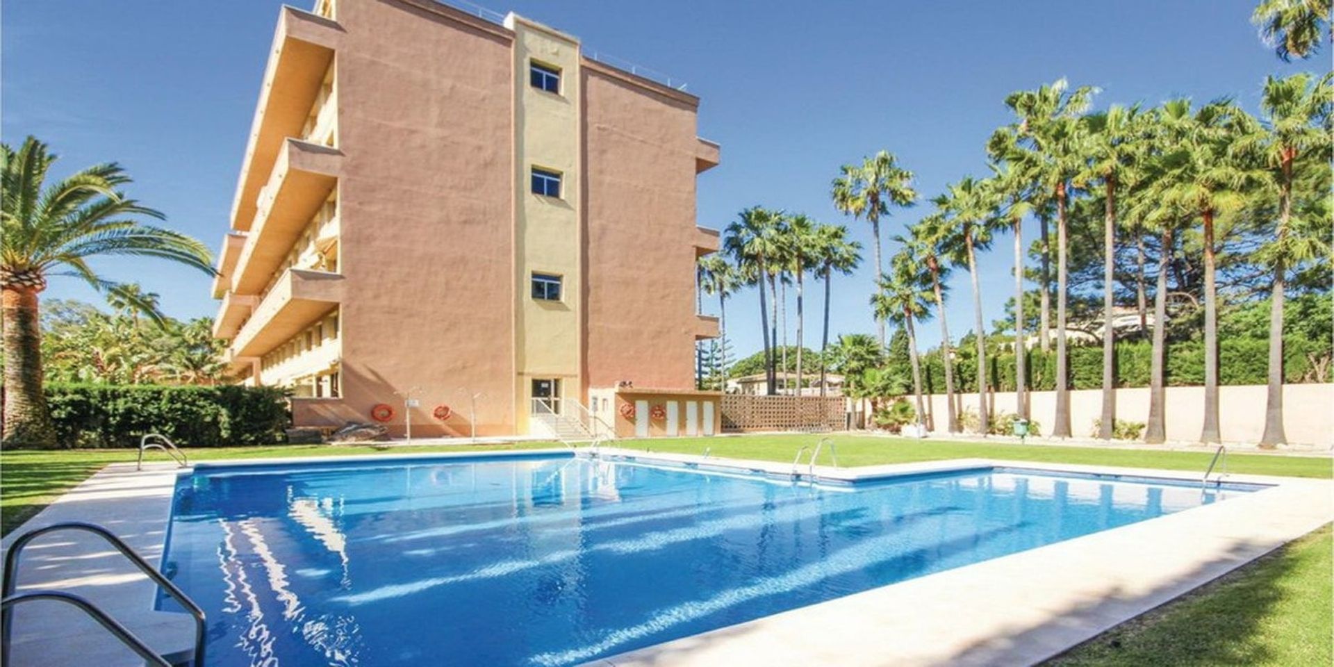 Condominio en Marbella, Andalucía 10747400