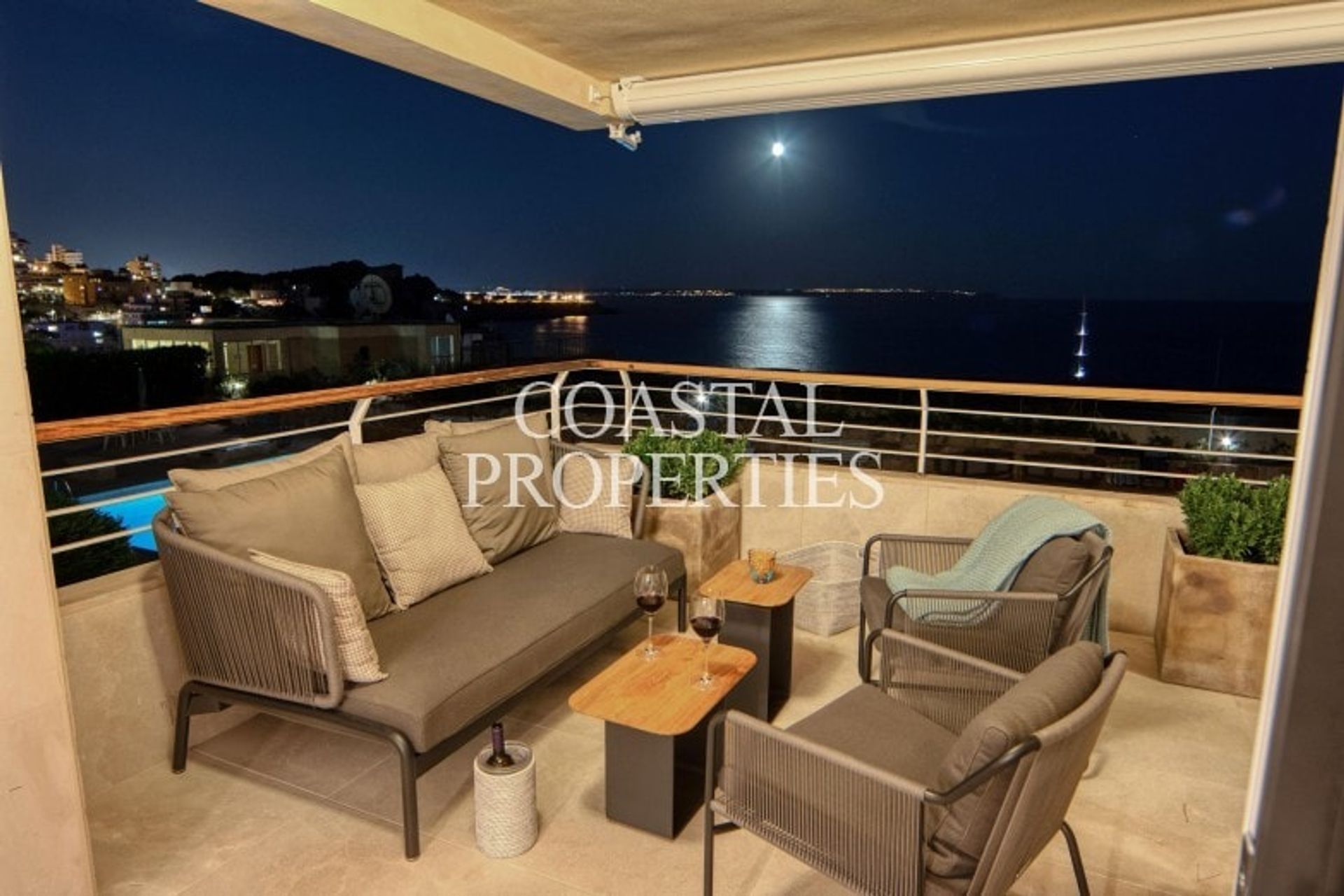 Condominium in Palma, Balearic Islands 10747467