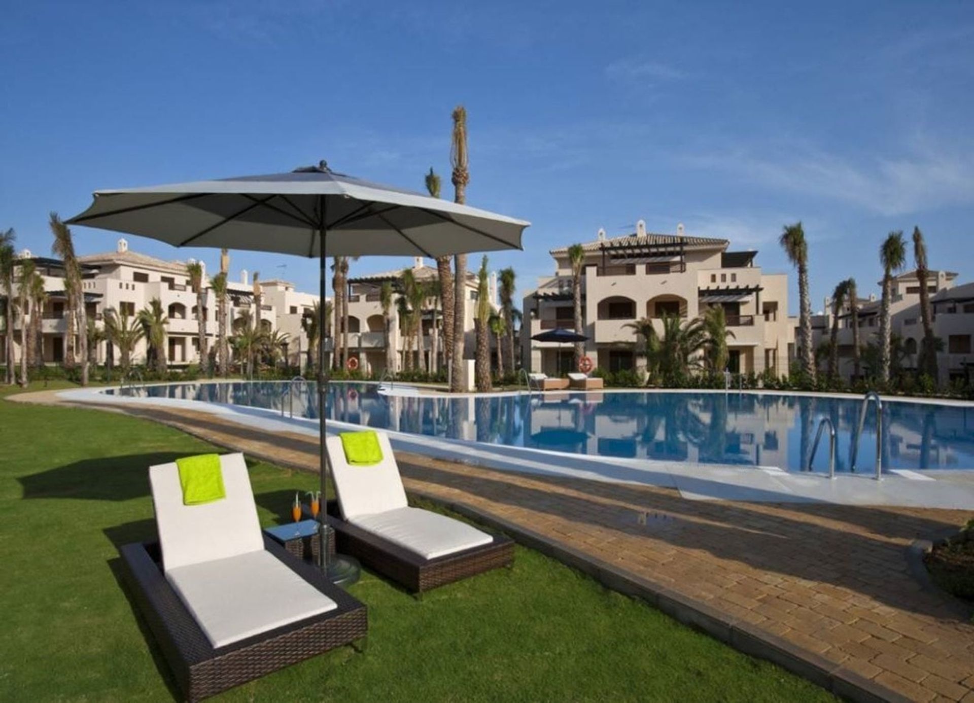 Condominium in San Pedro de Alcántara, Andalusië 10747610