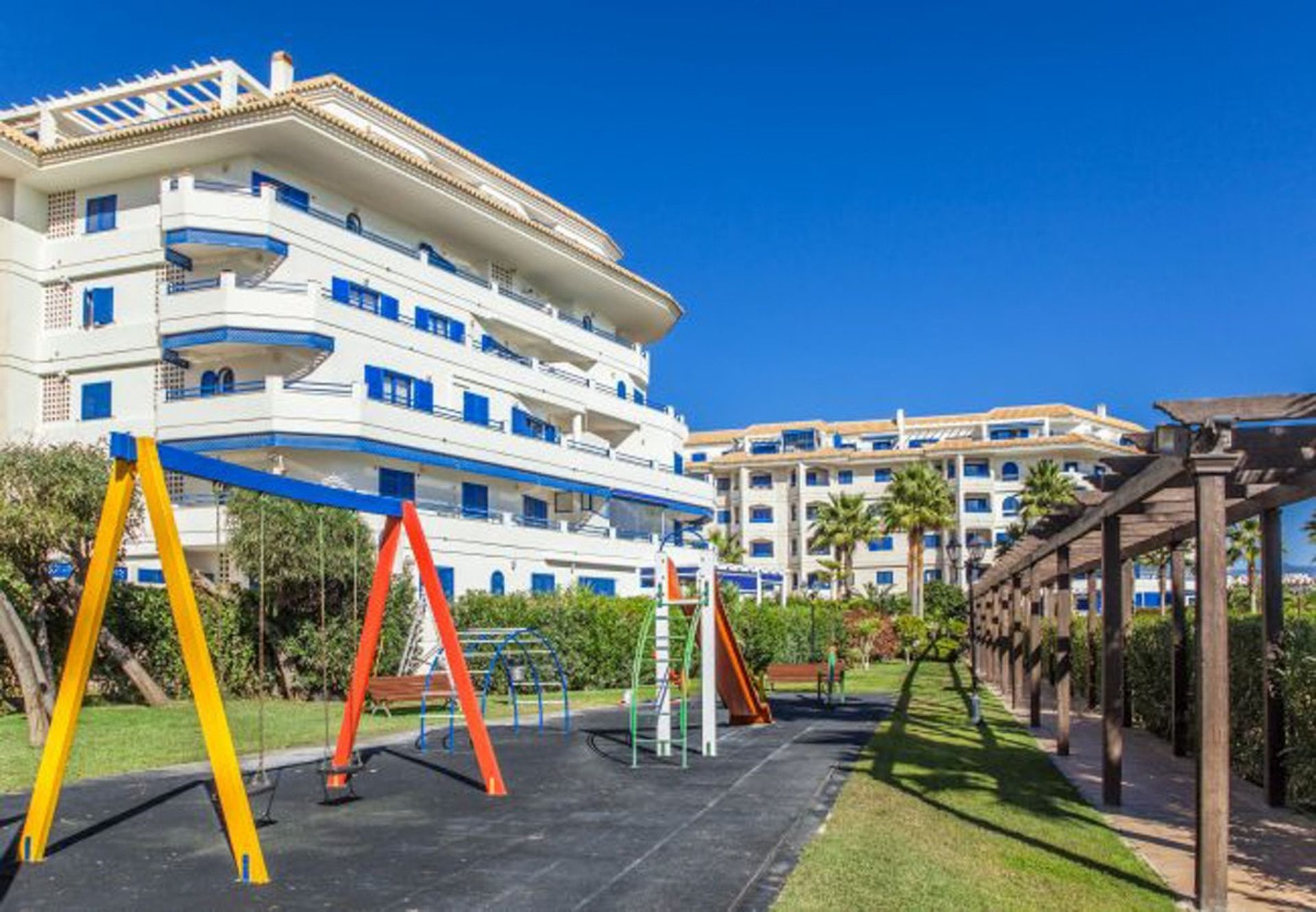 Condominium in San Luis de Sabinillas, Andalusia 10749896