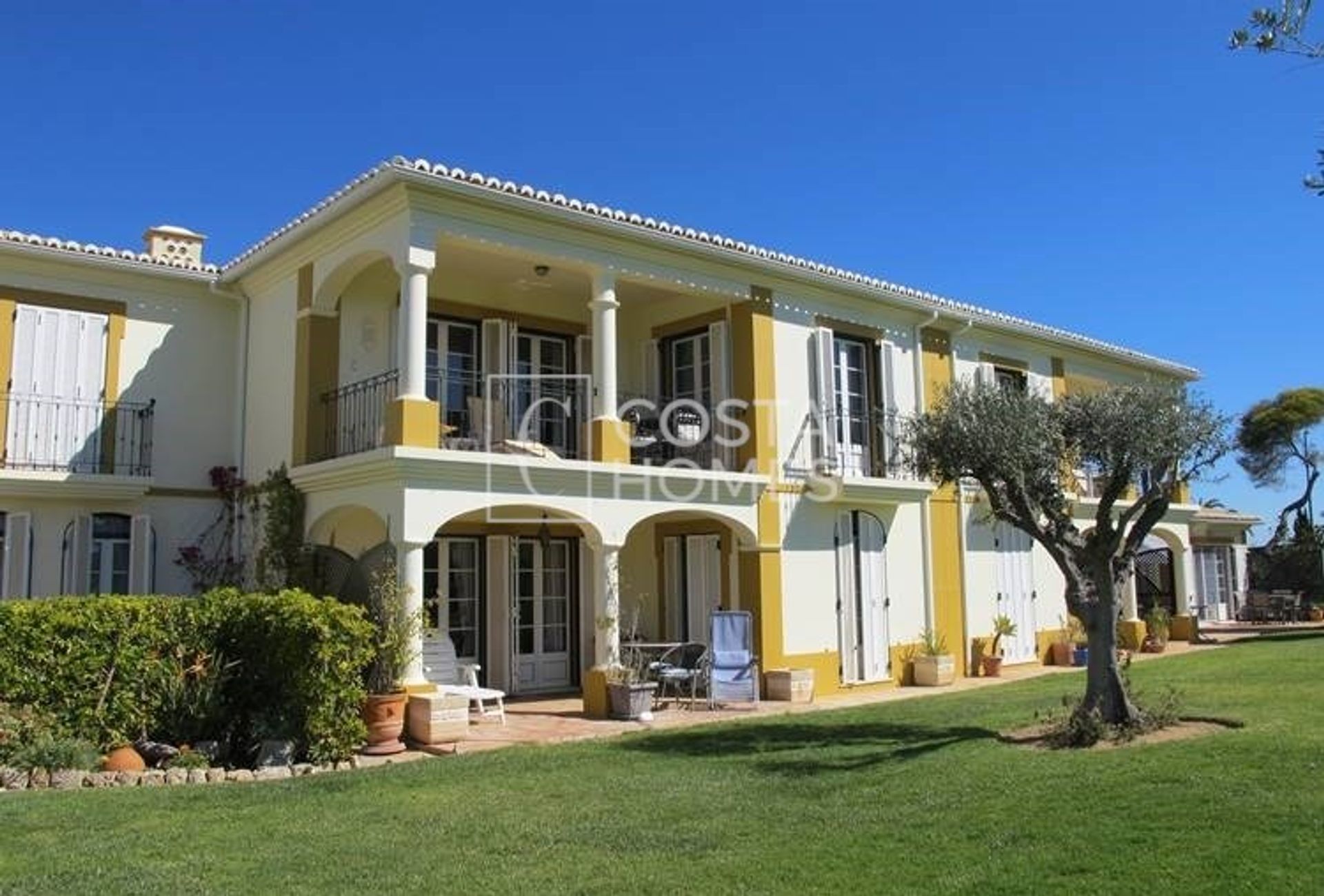 Condominium in Carvoeiro, Faro District 10750242