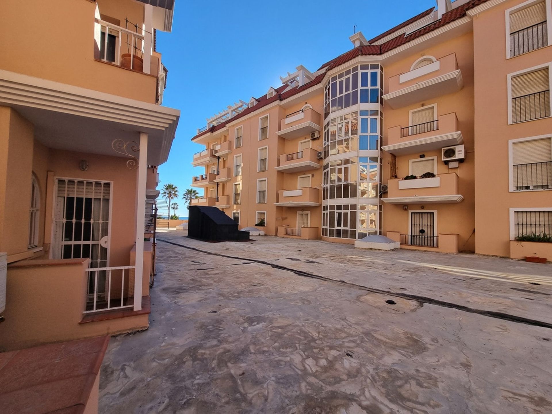 Condominium in San Luis de Sabinillas, Andalusia 10750309