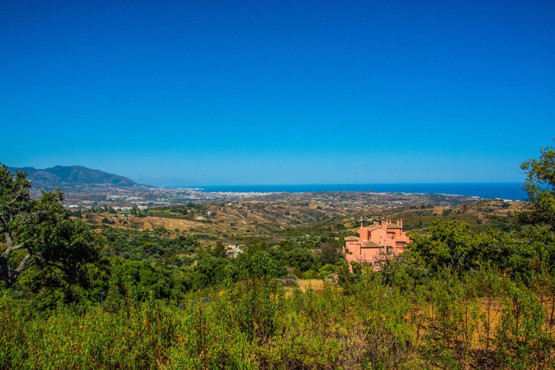 Tanah dalam Ojen, Andalusia 10751172