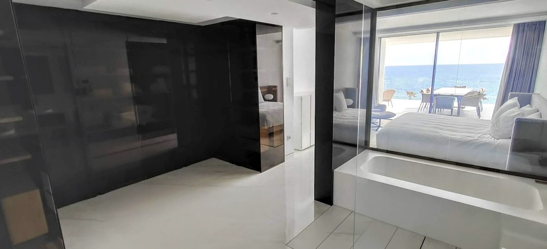 Condominium in Estepona, Andalucía 10751541