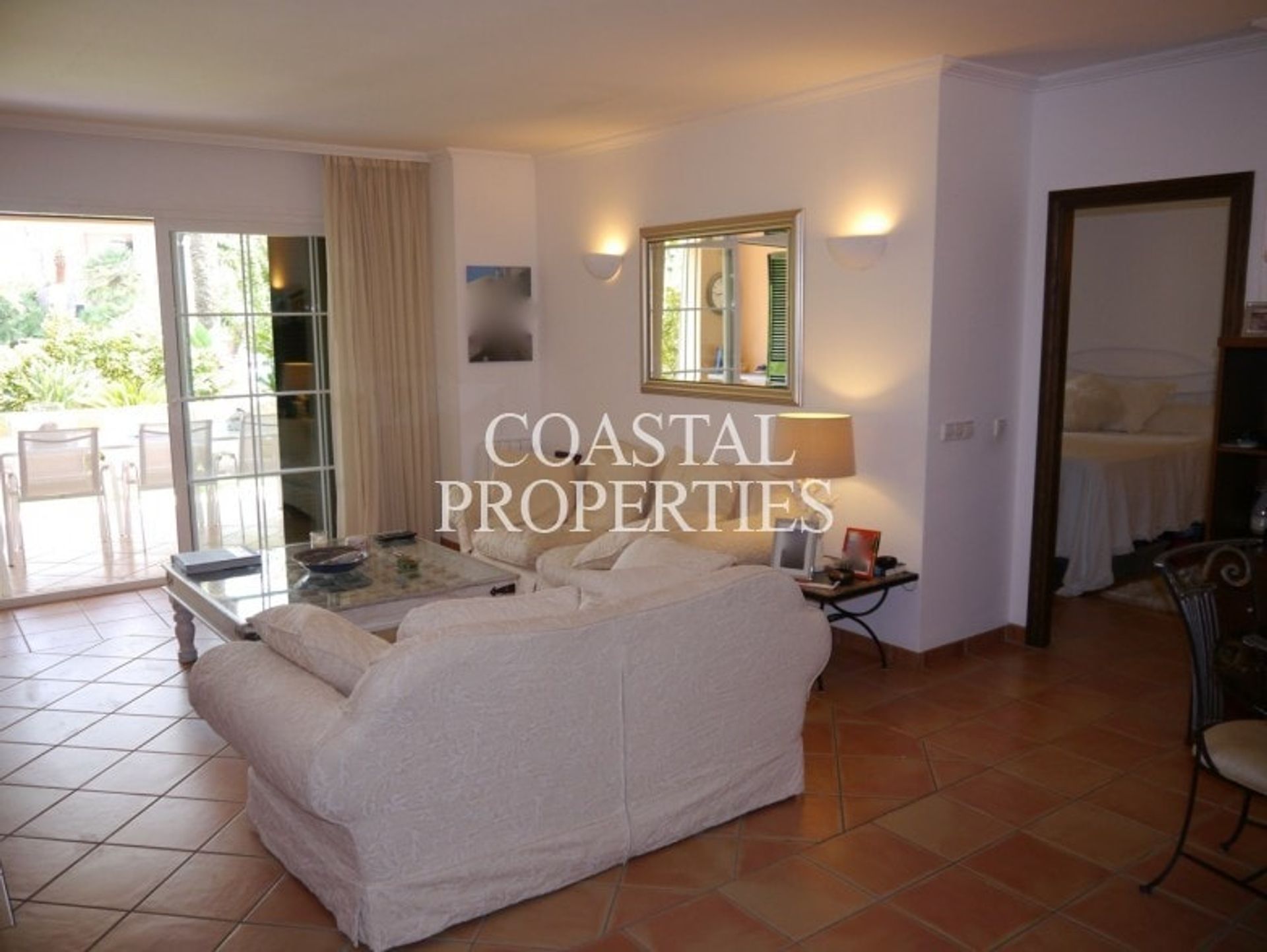 Condominium in Calvia, Balearic Islands 10751598