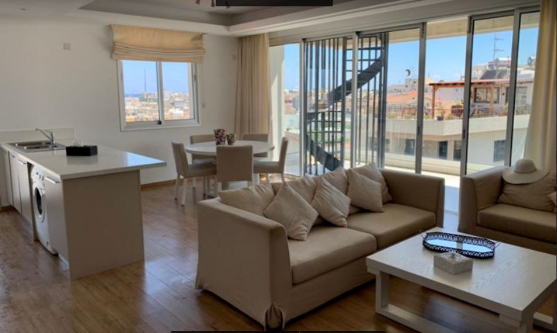 Condominio nel Mesa Geitonia, Lemesos 10754101