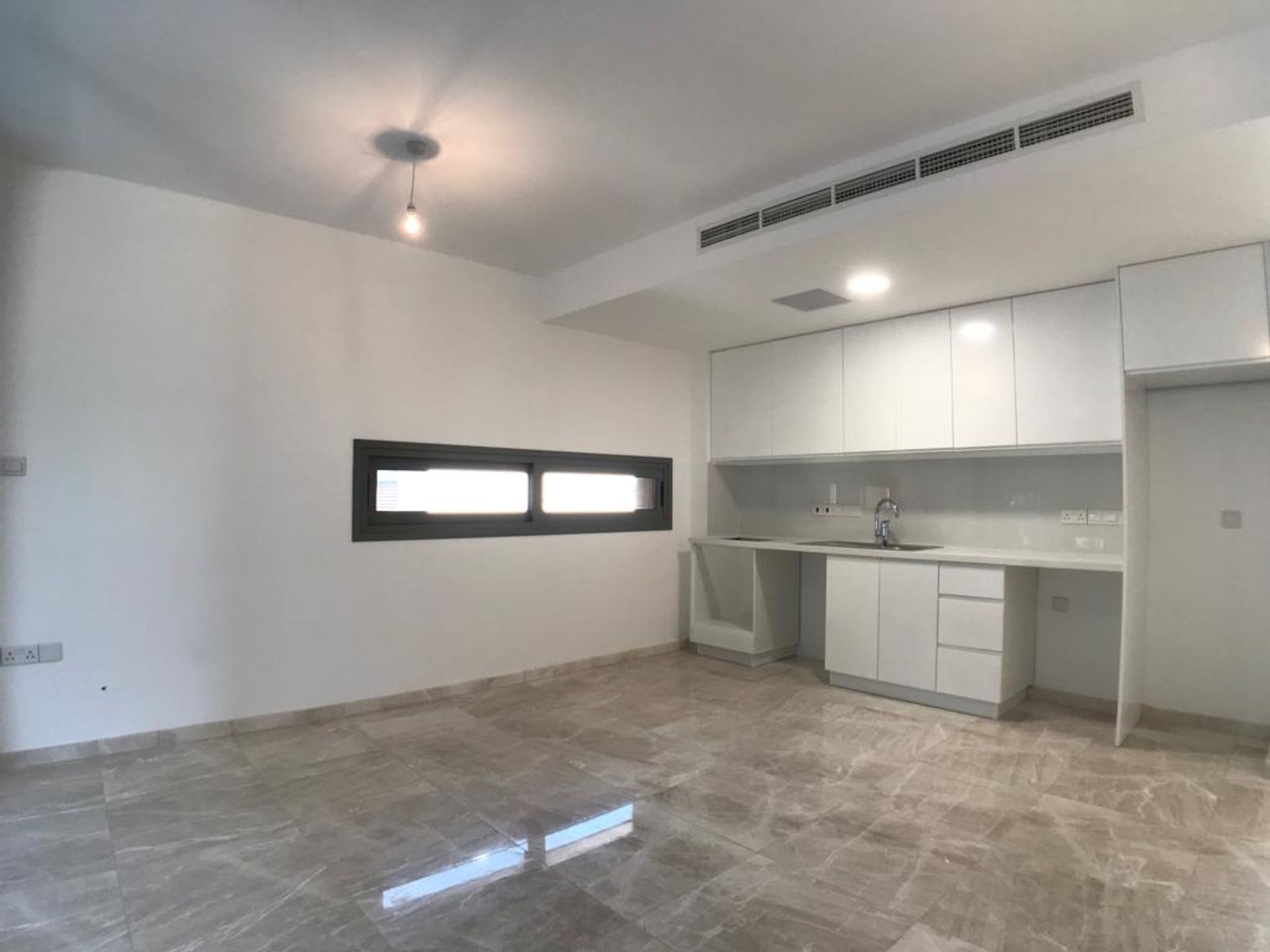 Condominium in Mesa Geitonia, Lemesos 10755176