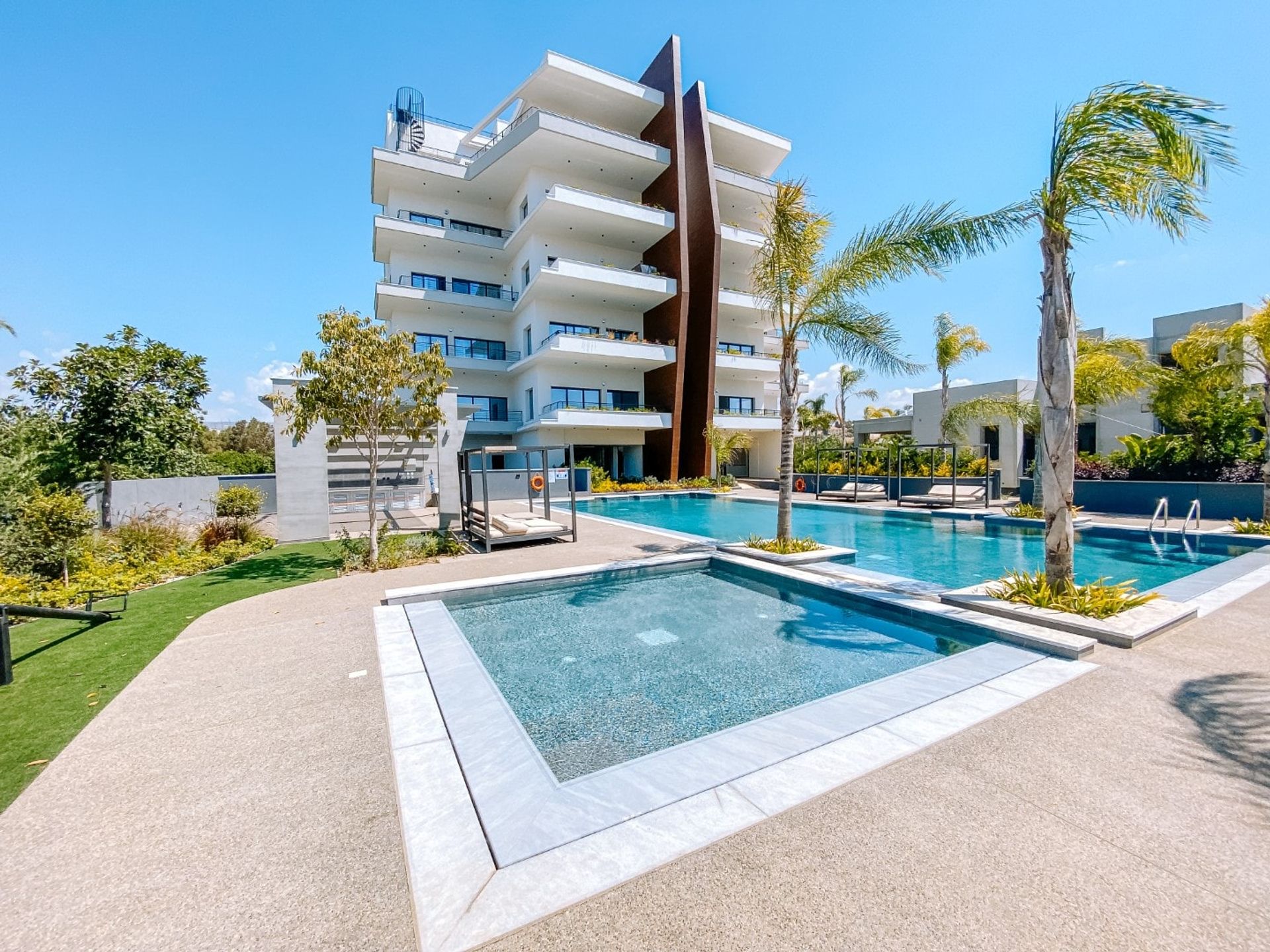 Condominium in Germasogeia, Limassol 10757644