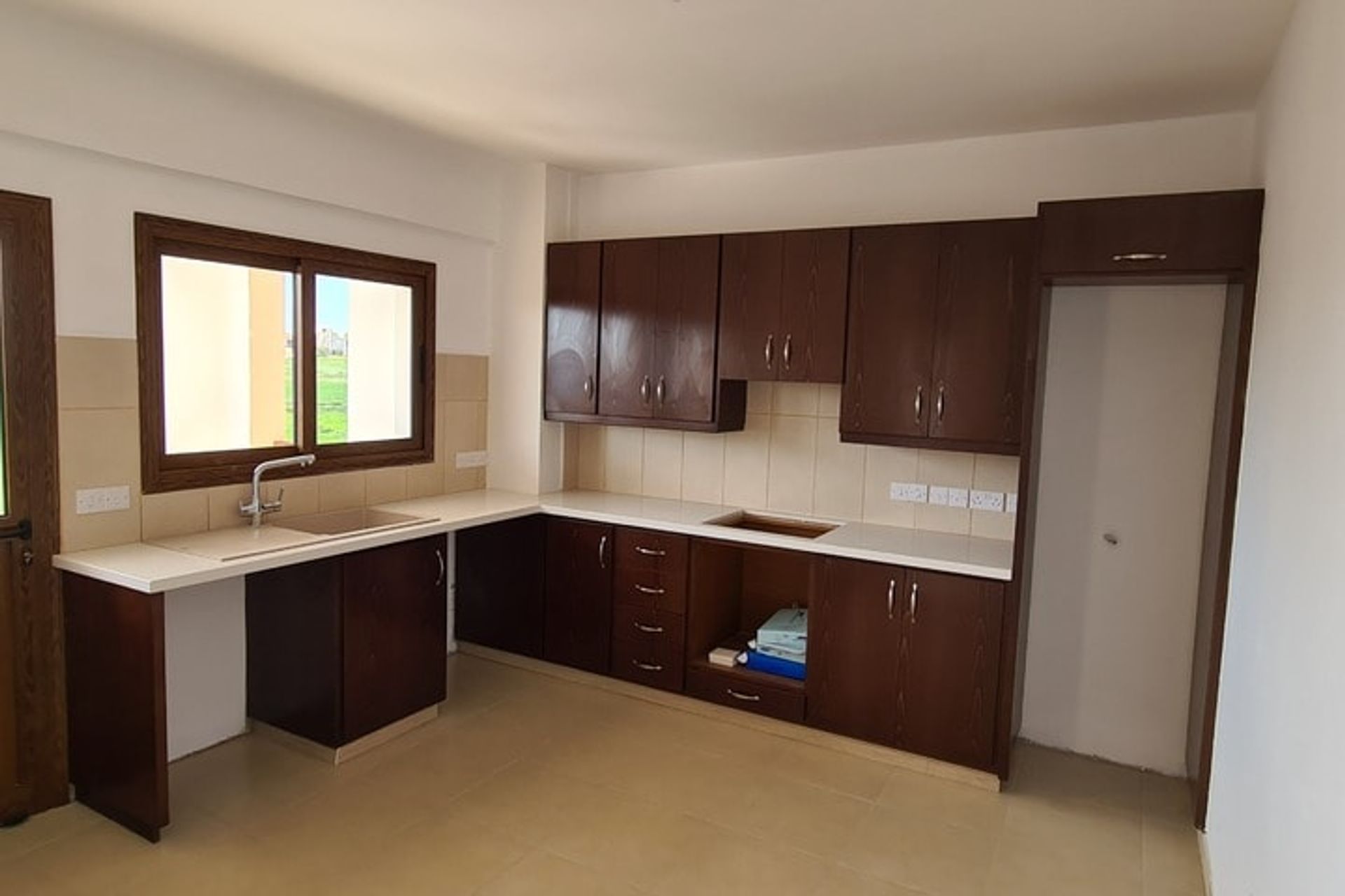 Condominium dans Aradippou, Larnaca 10758280