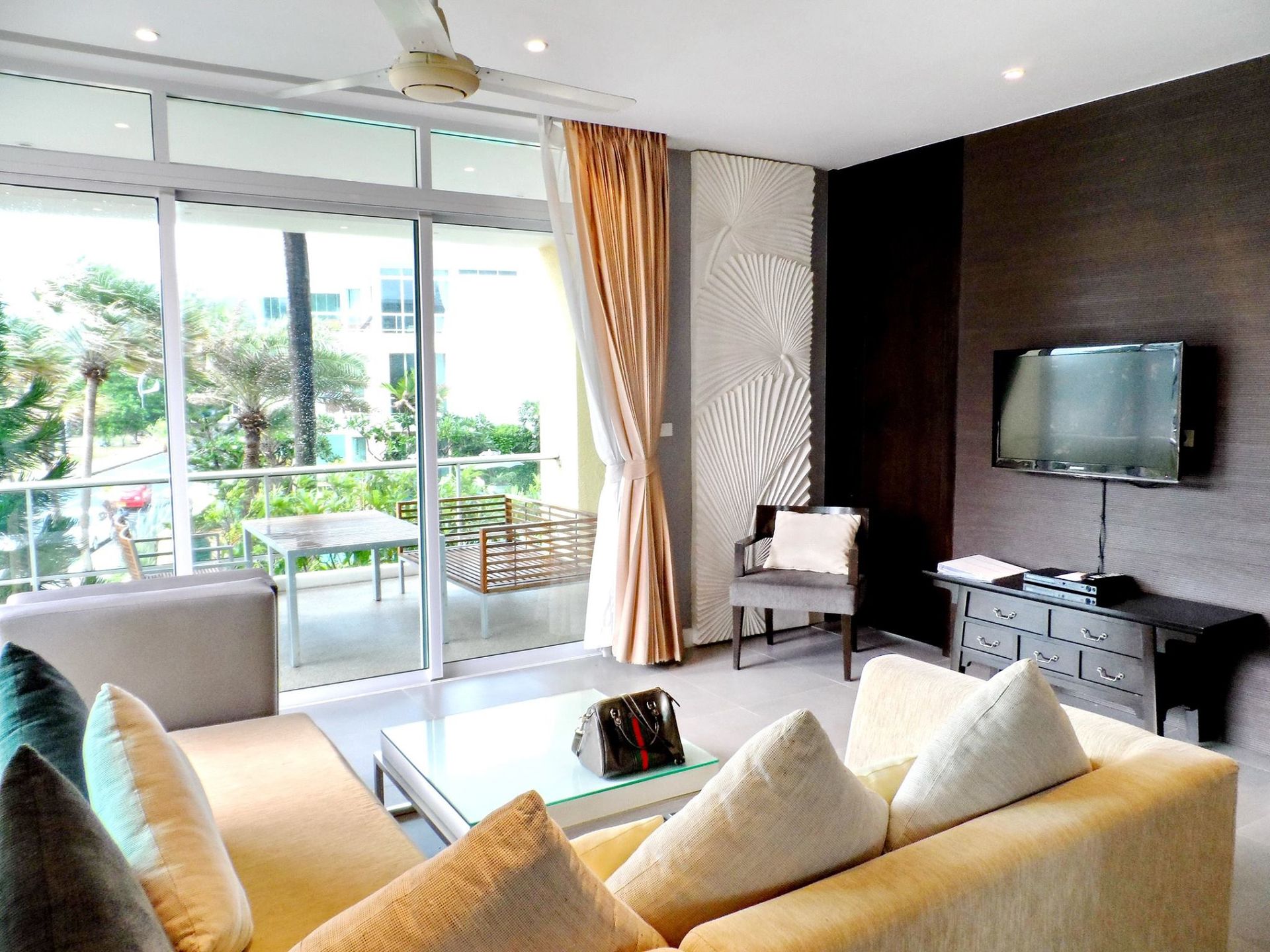 Condominium in Karon, Phuket 10759933