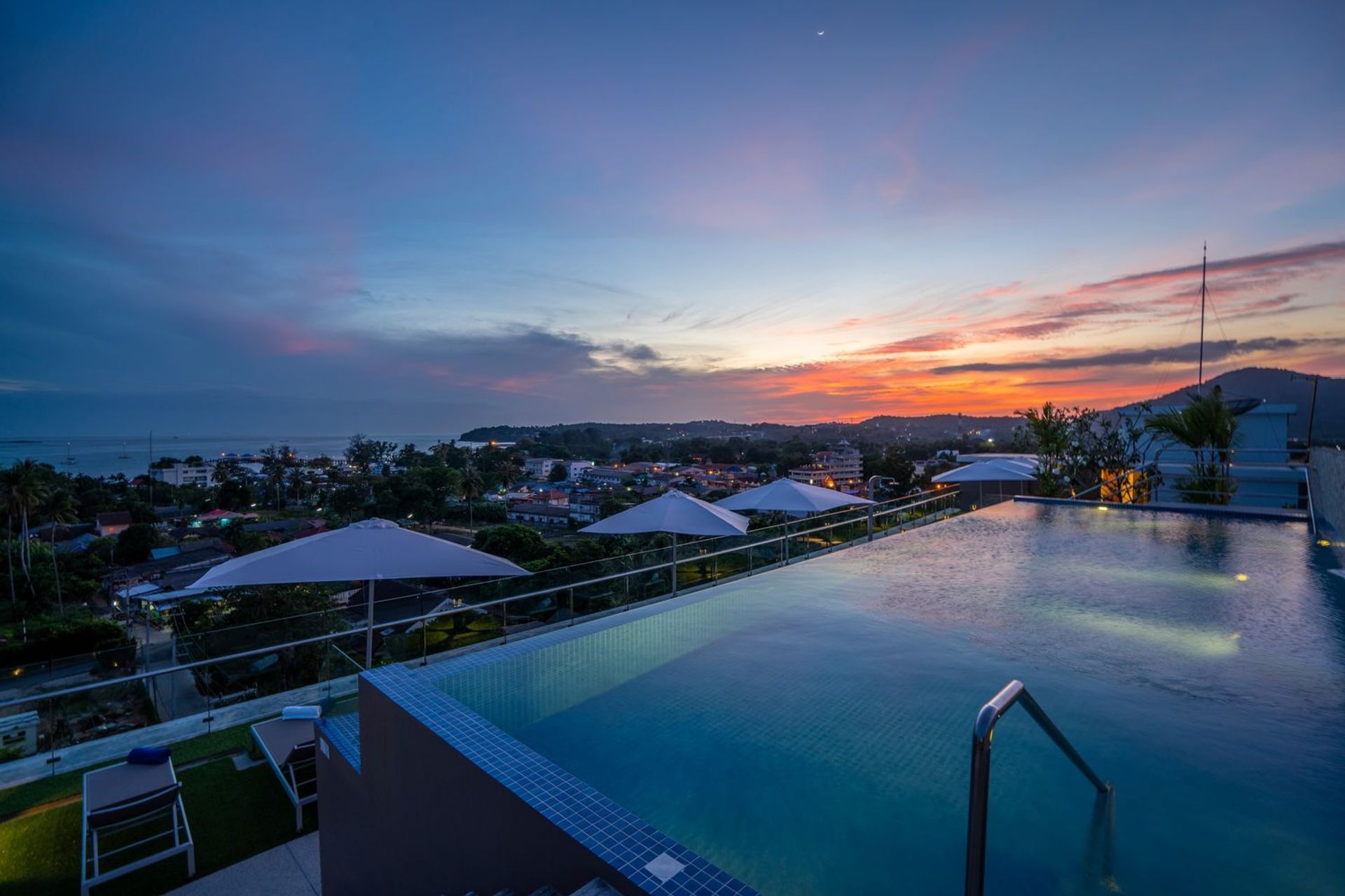 Condominio nel Tambon Rawai, Chang Wat Phuket 10760006