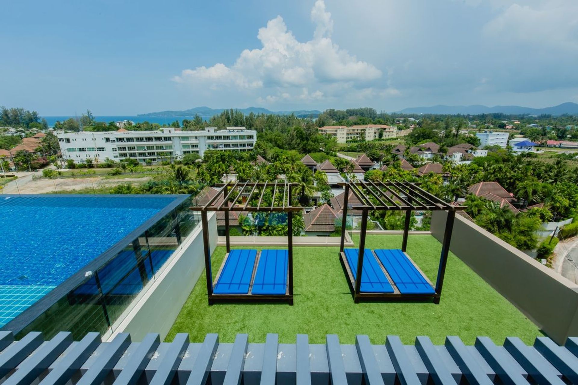 Condominium in Tambon Choeng Thale, Chang Wat Phuket 10760029