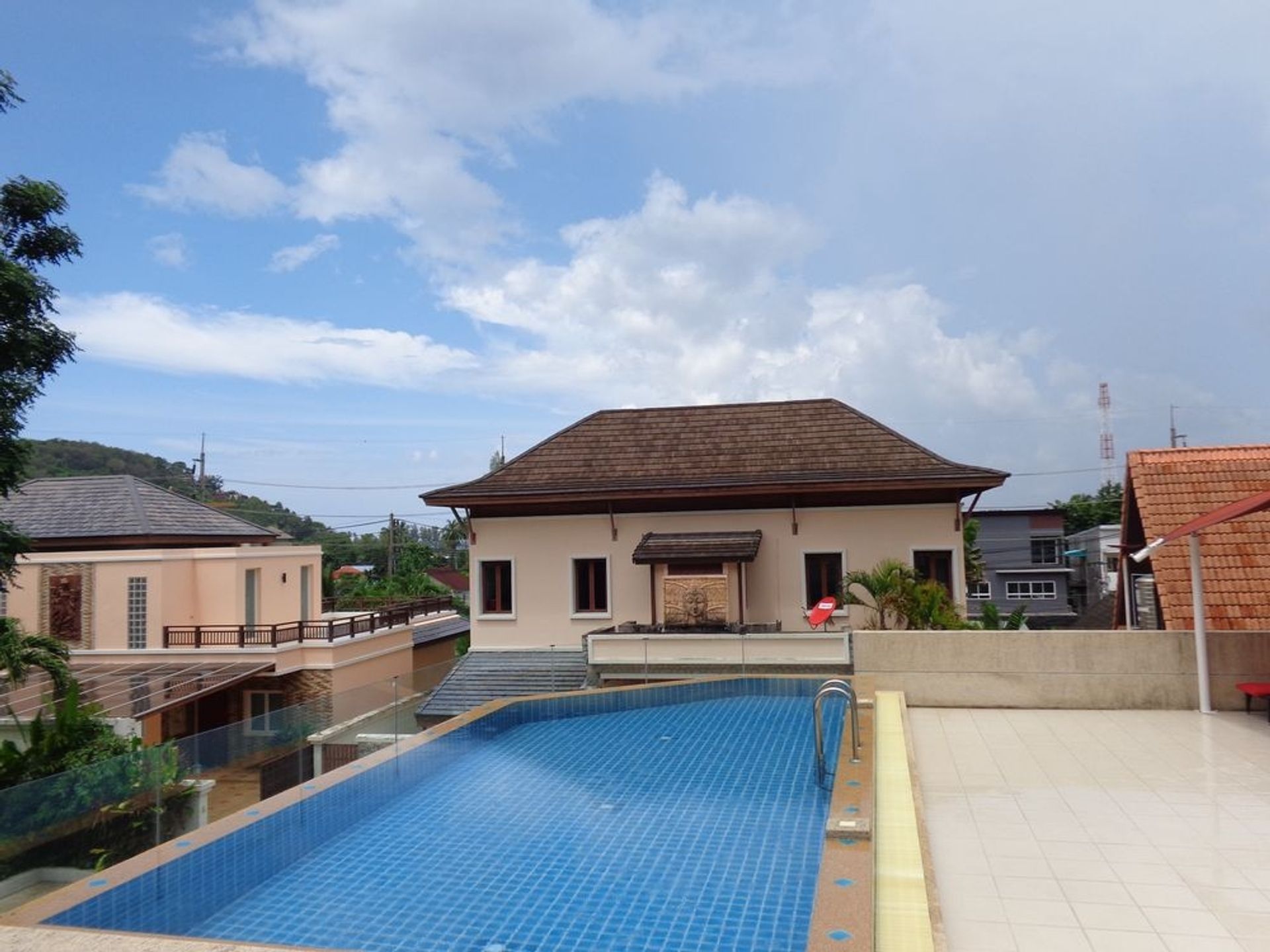 Condominium dans Tambon Choeng Thale, Chang Wat Phuket 10760053