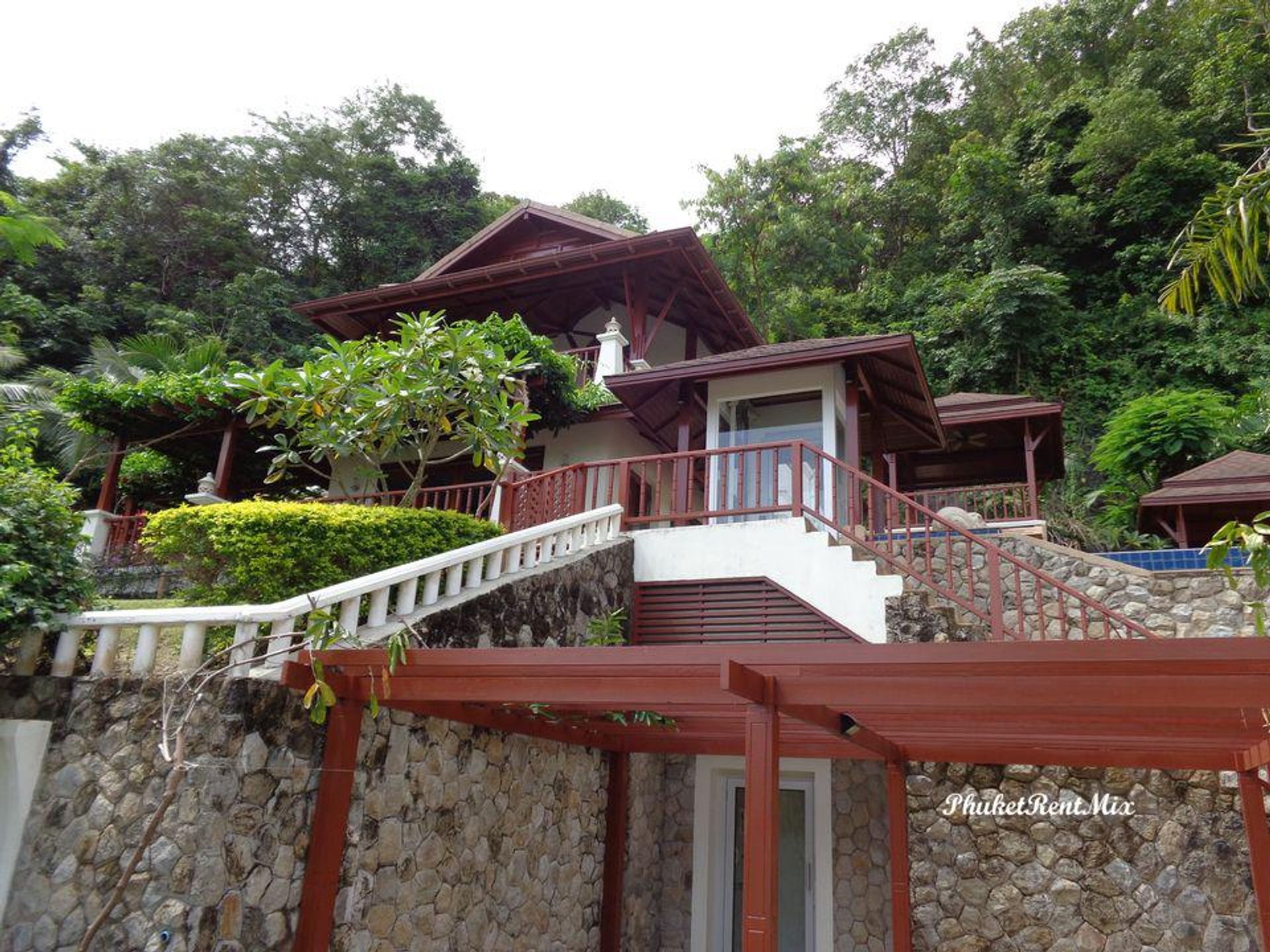 House in Tambon Patong, Chang Wat Phuket 10760094