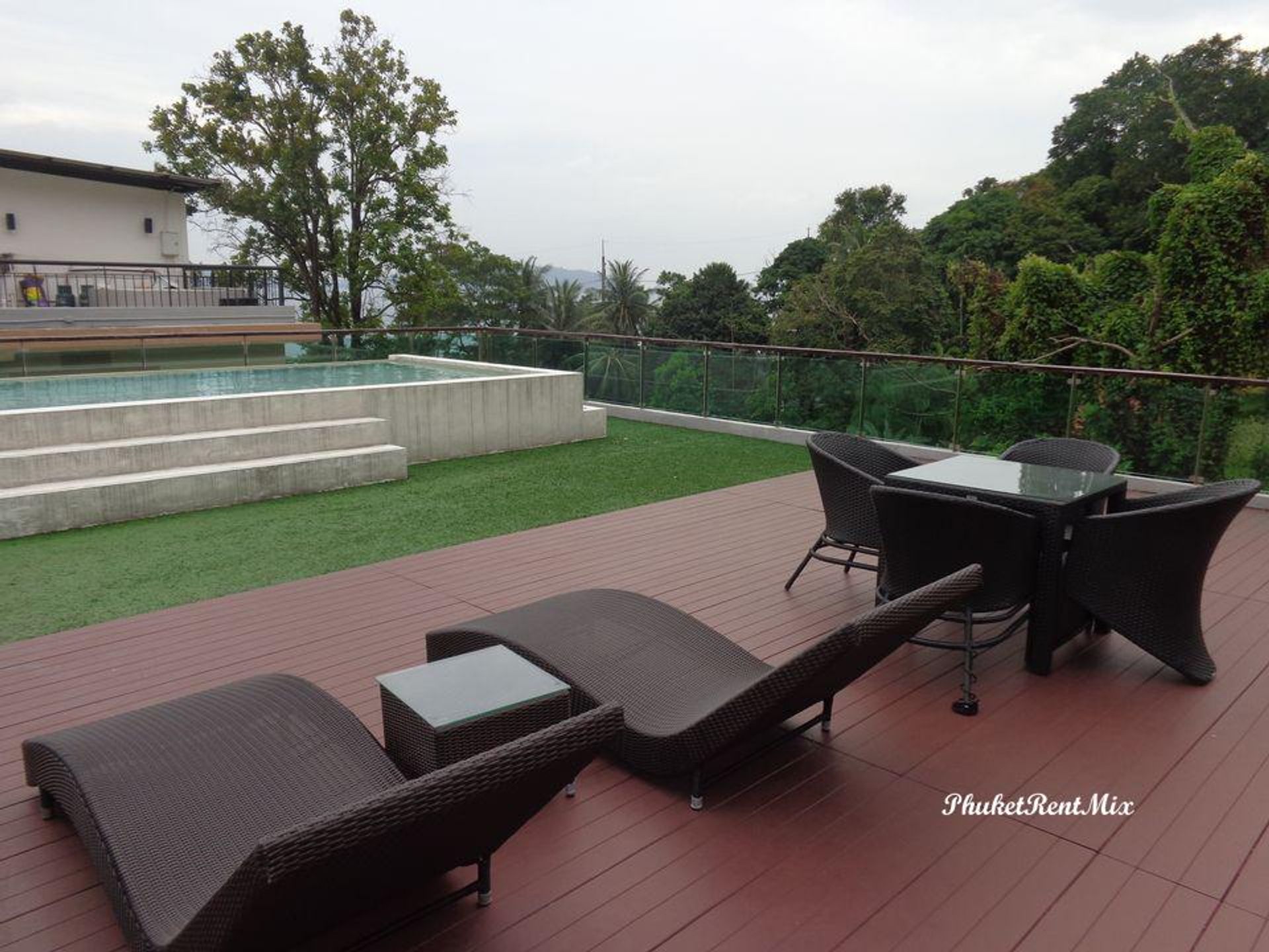 Condominio nel Tambon Patong, Chang Wat Phuket 10760098