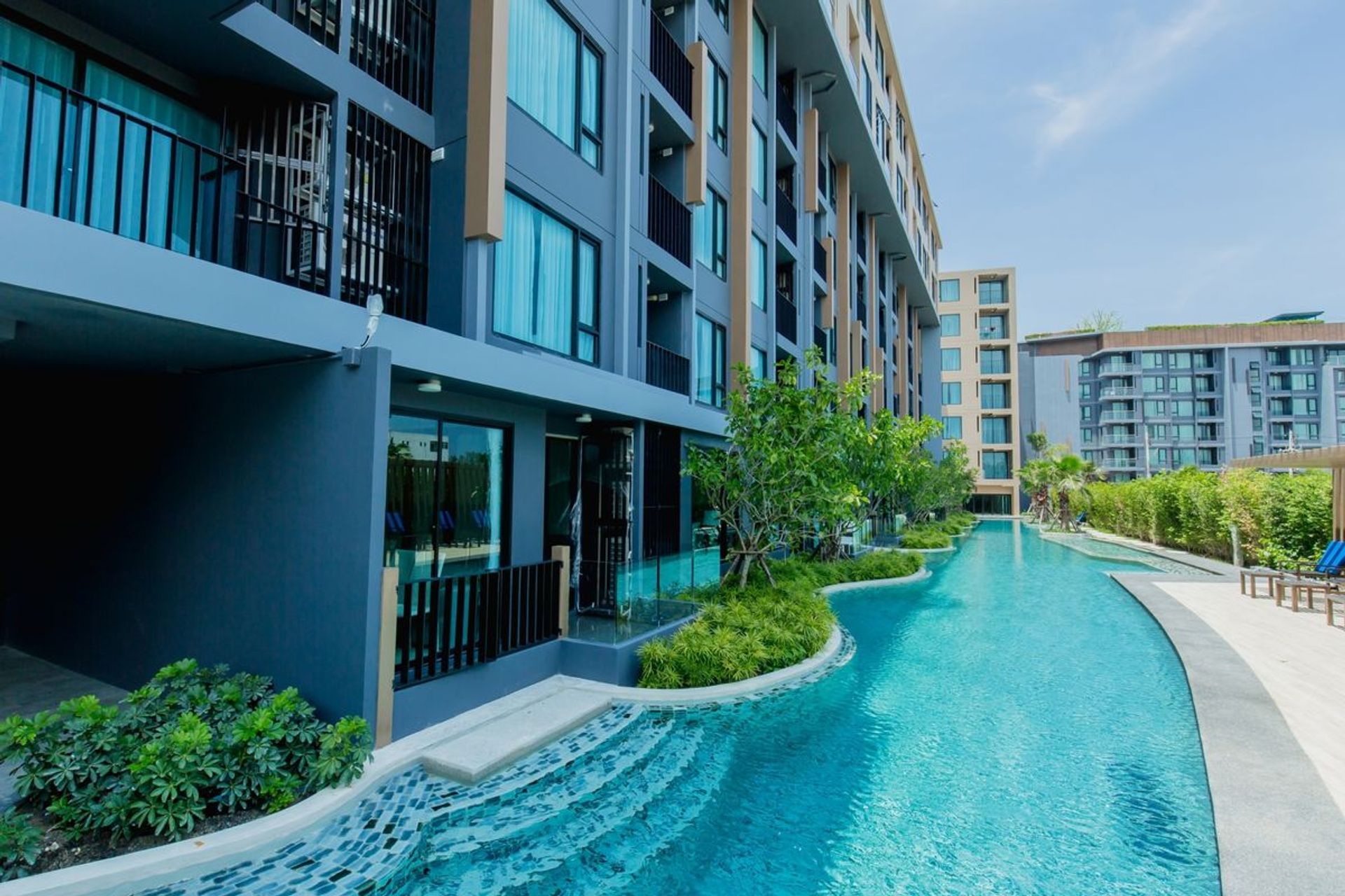 Condominium dans Tambon Choeng Thale, Chang Wat Phuket 10760188