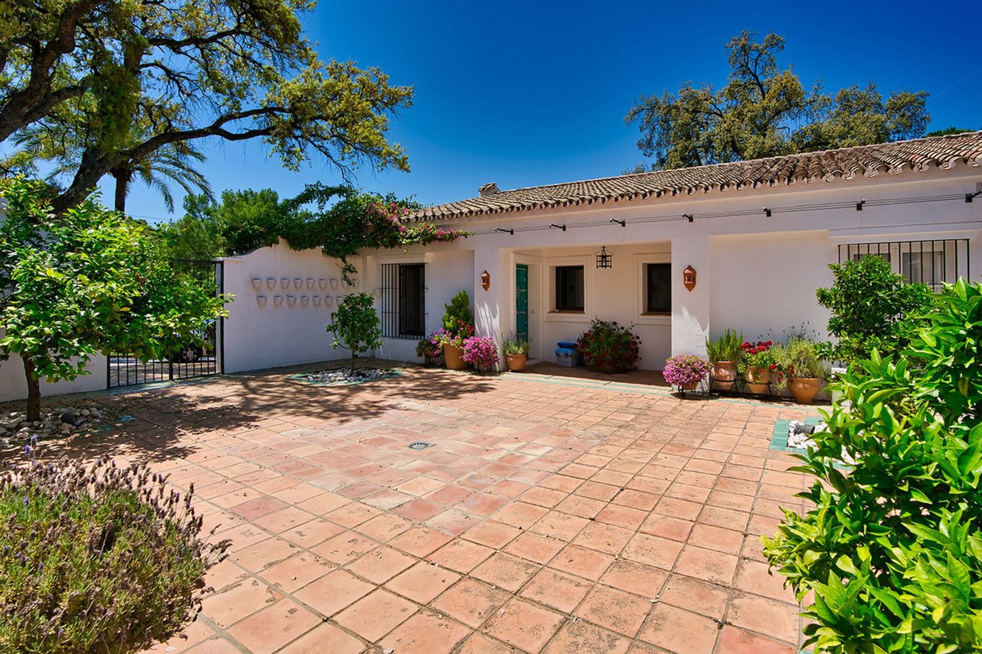 Condominium in Benahavís, Andalucía 10761637