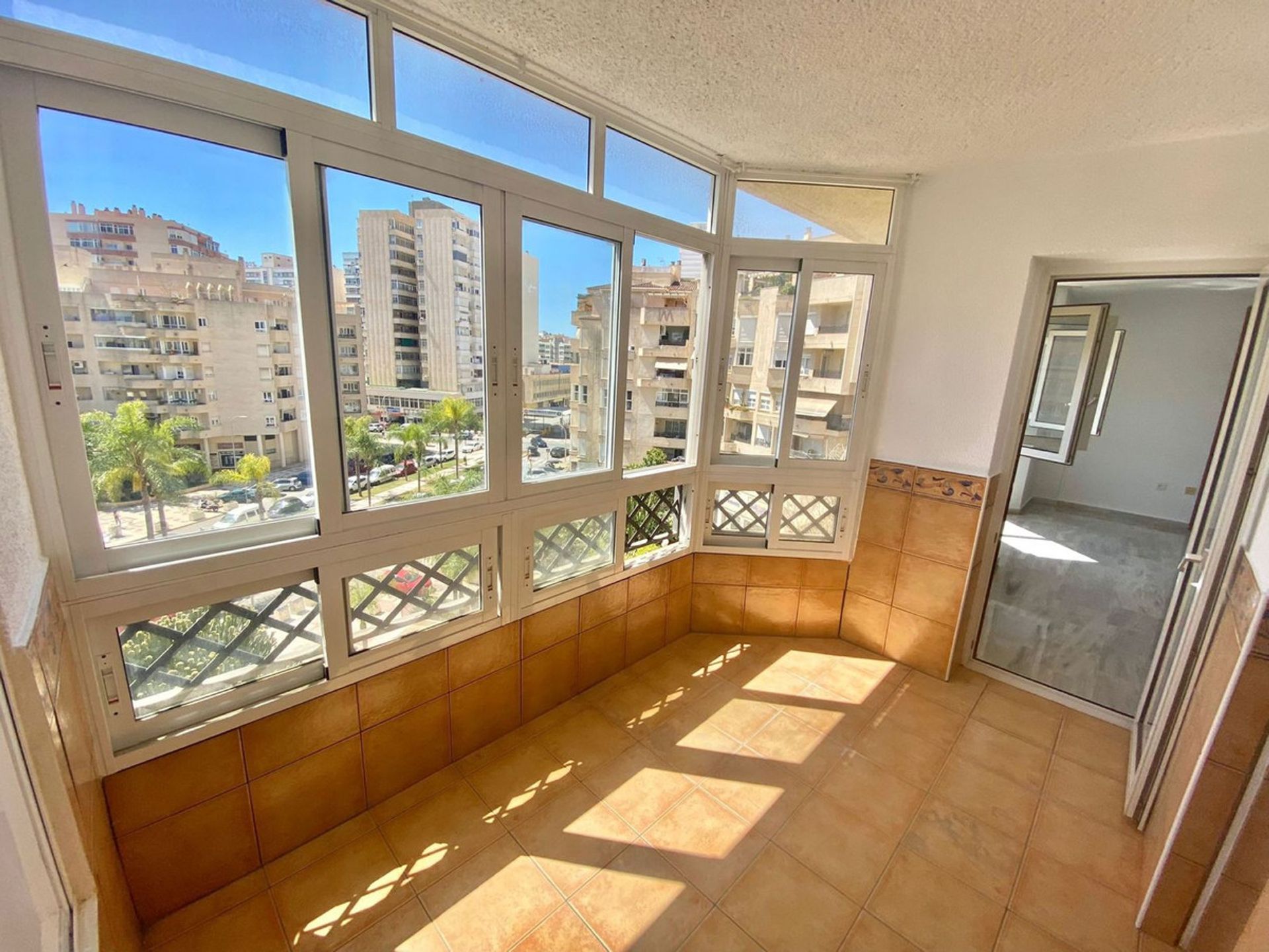 Condominium in Alhaurin de la Torre, Andalusië 10761928