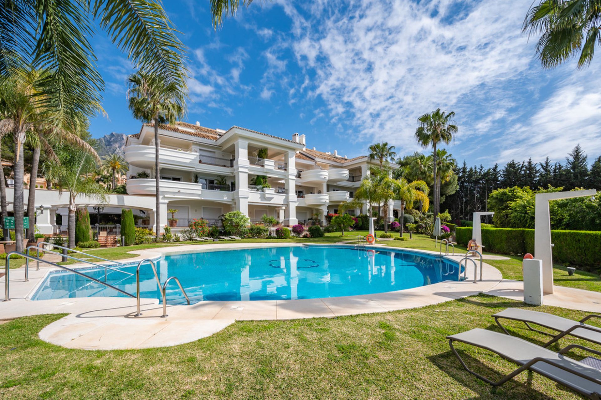 Condominium in Marbella, Andalucía 10761953