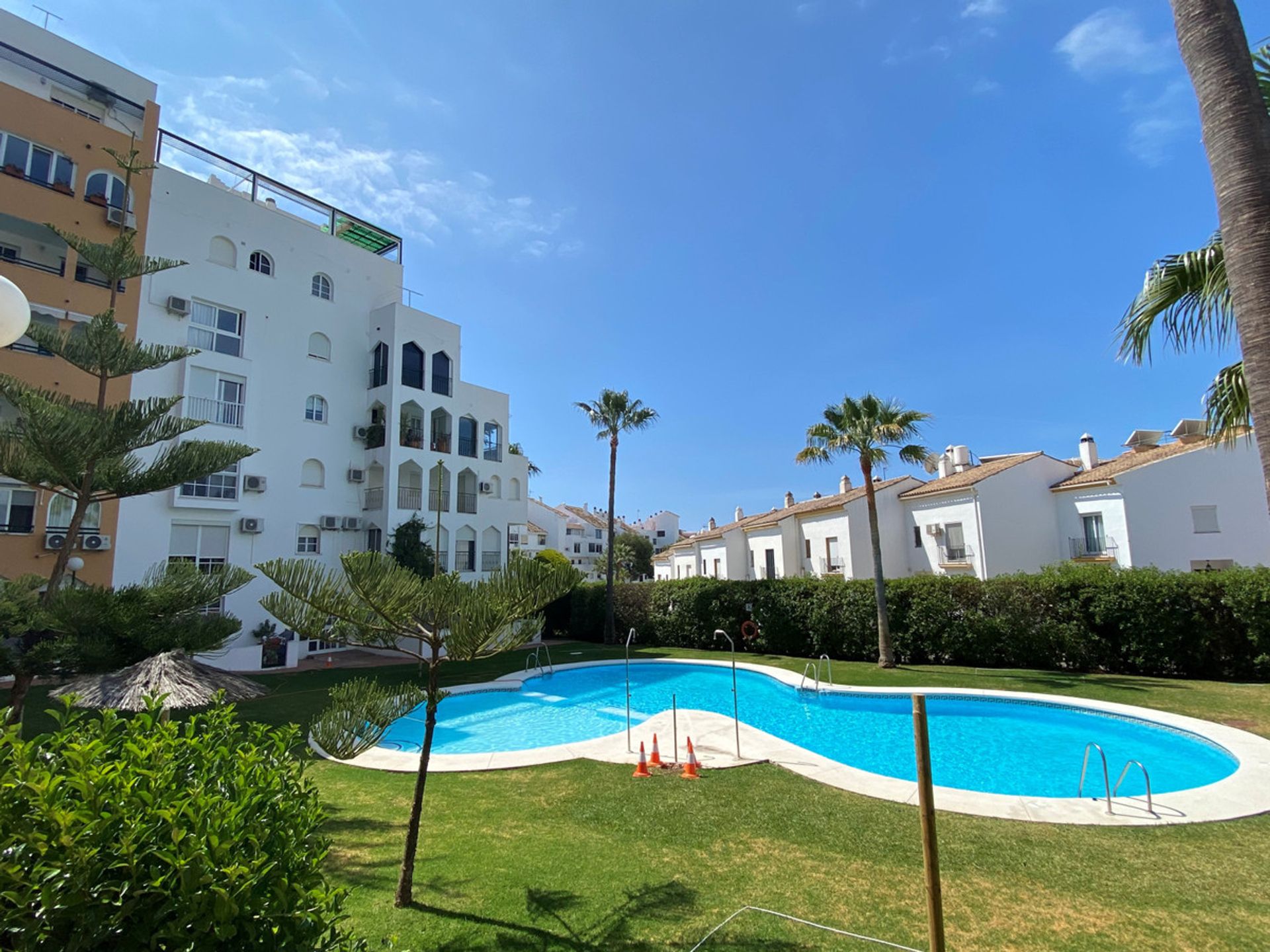 Кондоминиум в Estepona, Andalucía 10762061