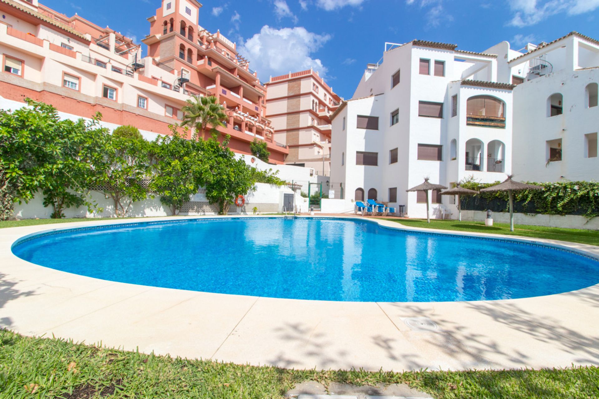 Condominium dans San Luis de Sabinillas, Andalousie 10762287