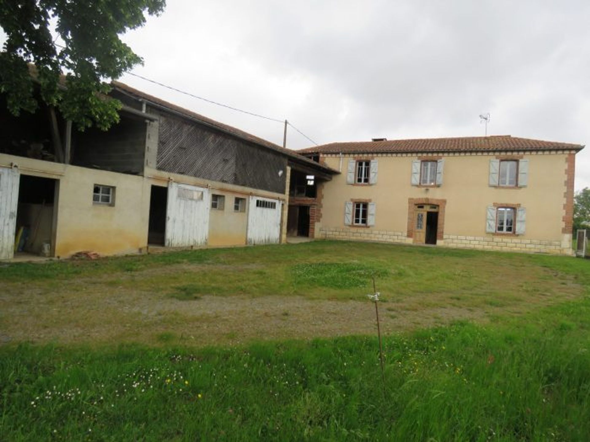 Perindustrian dalam Puntous, Occitanie 10762848