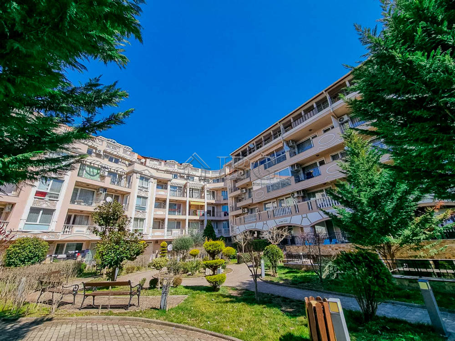 Condominium in Nessebar, Burgas 10763217