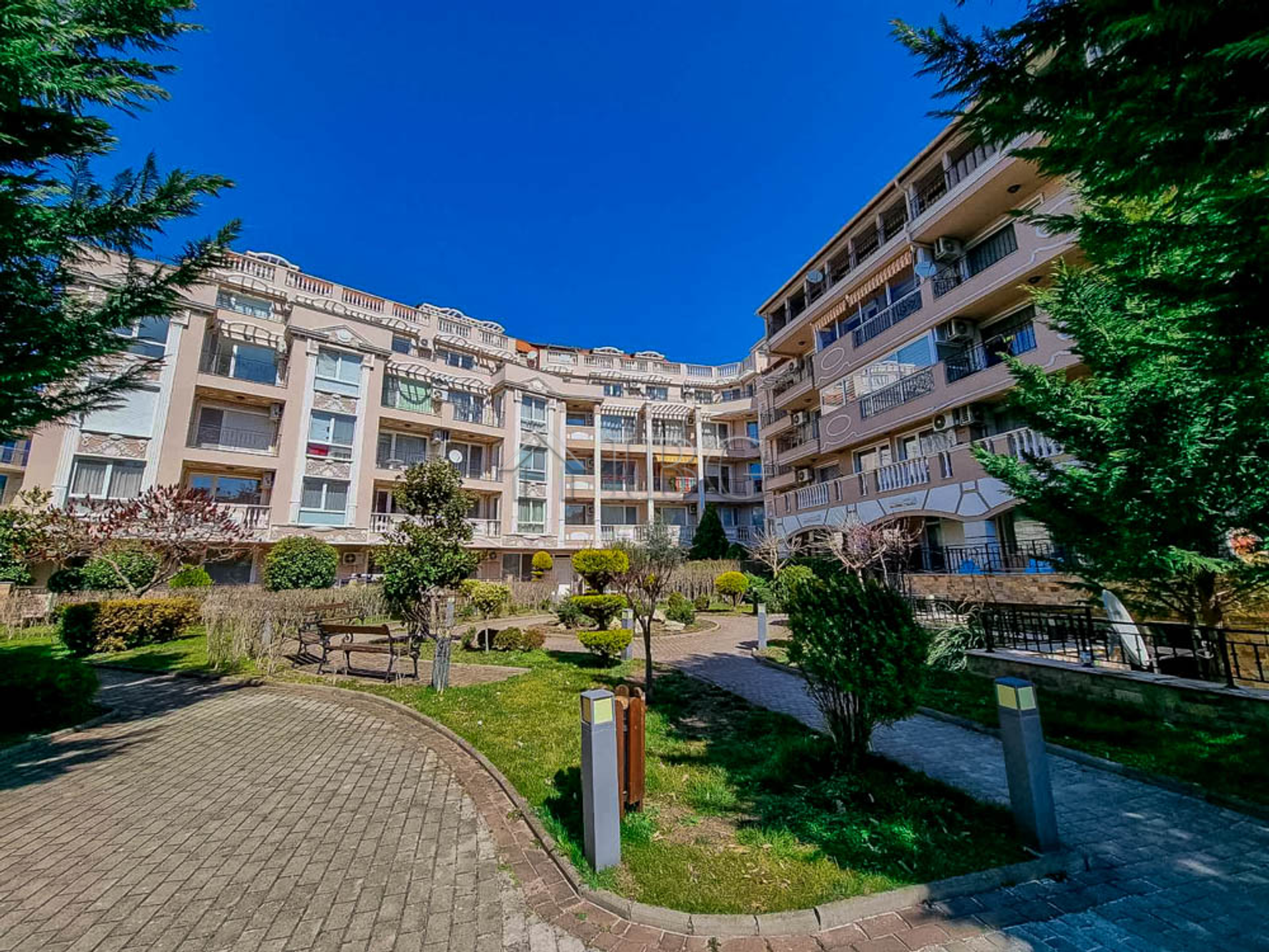 Condominium in Nessebar, Burgas 10763217