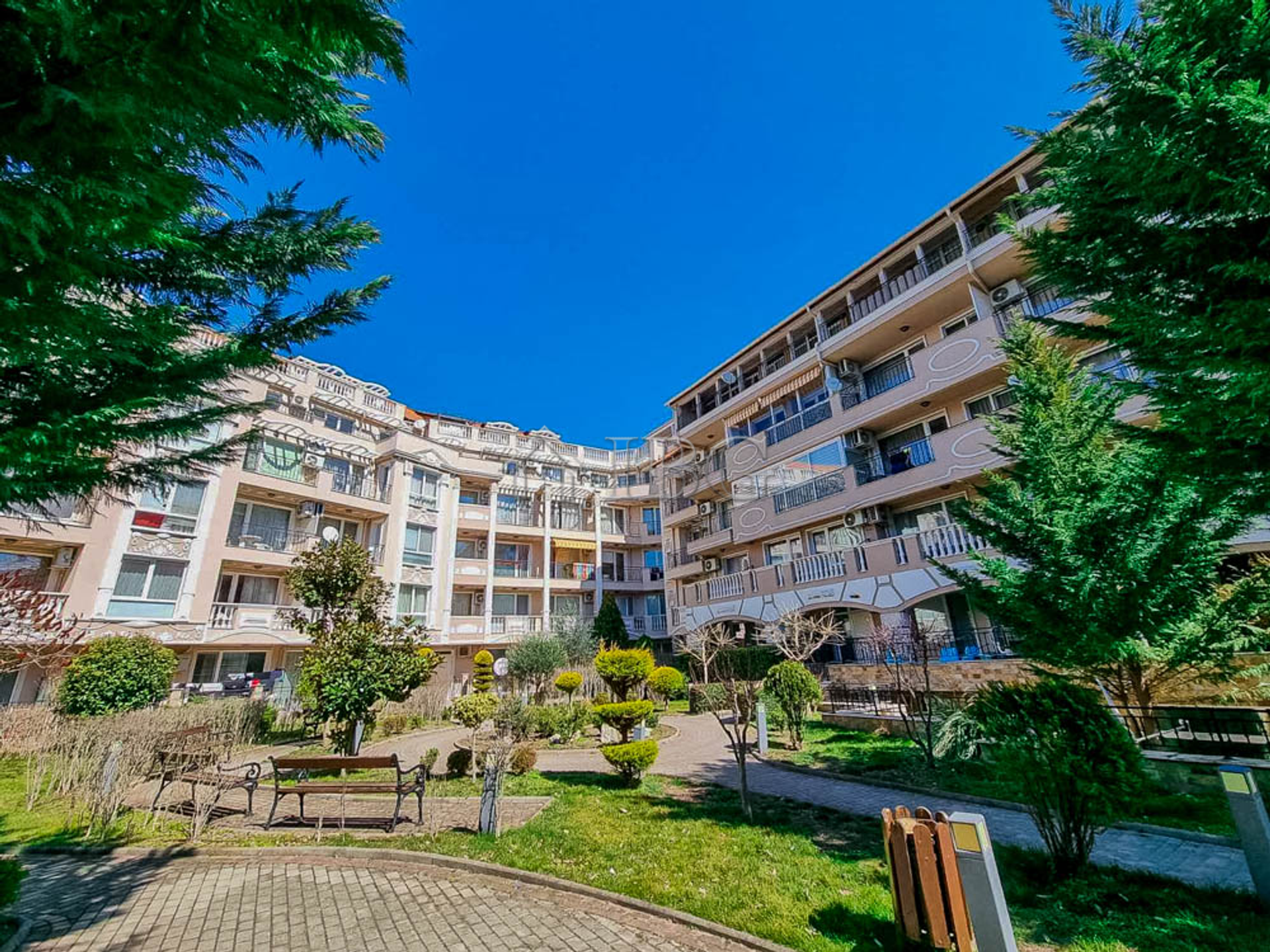 Condominium in Nessebar, Burgas 10763217