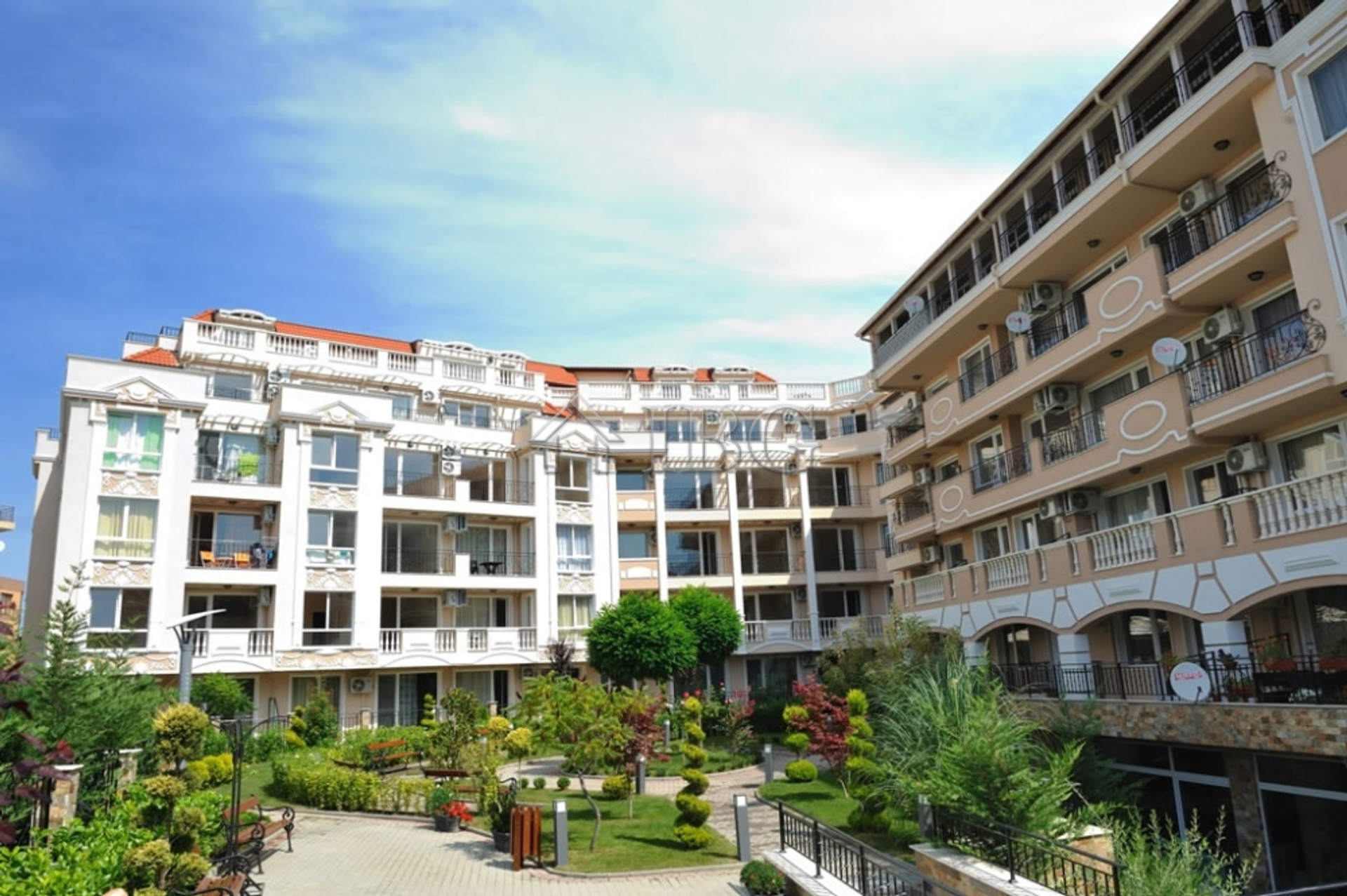 Condominium in Nessebar, Burgas 10763217