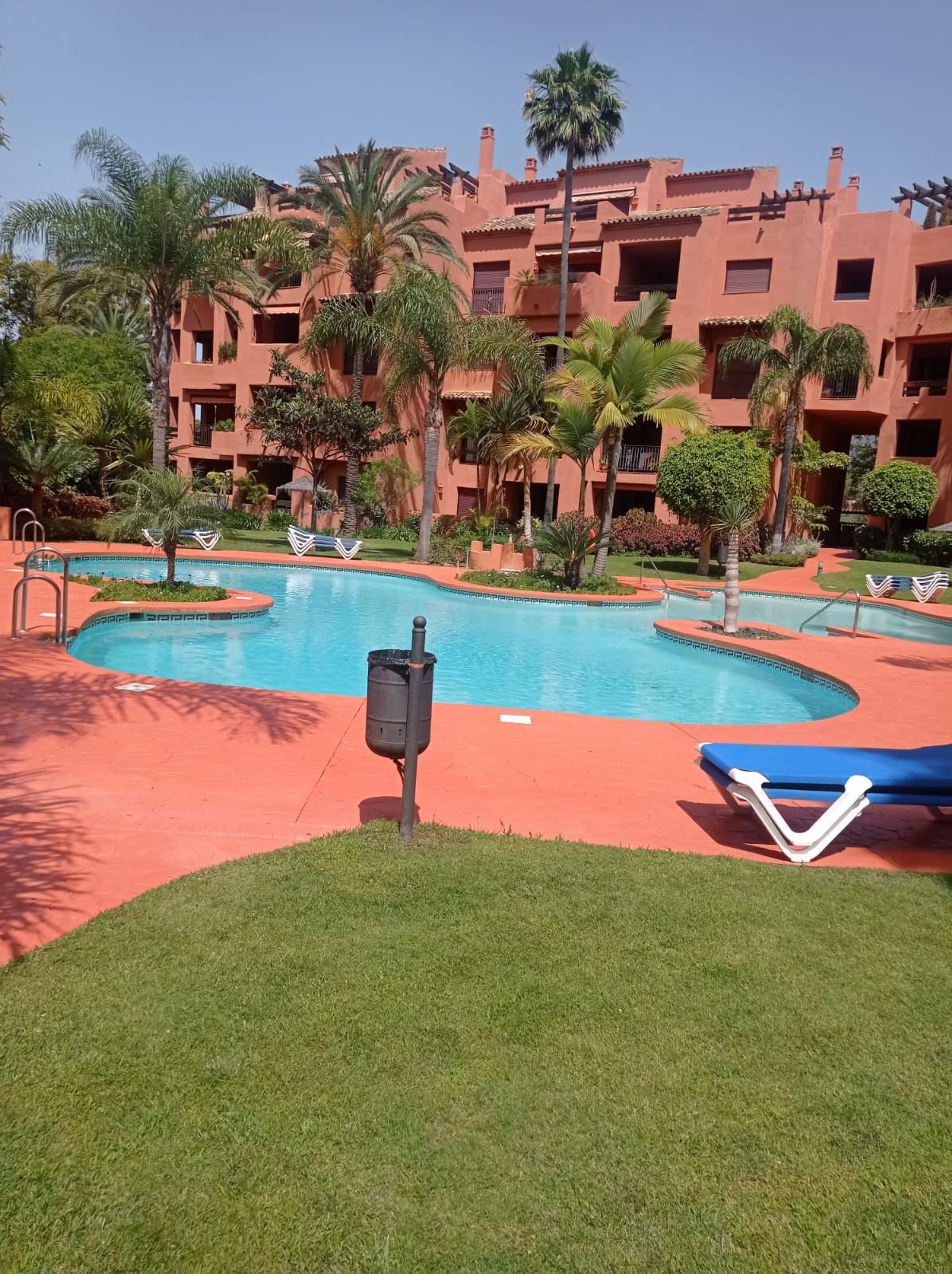 Condominium in Marbella, Andalucía 10764730