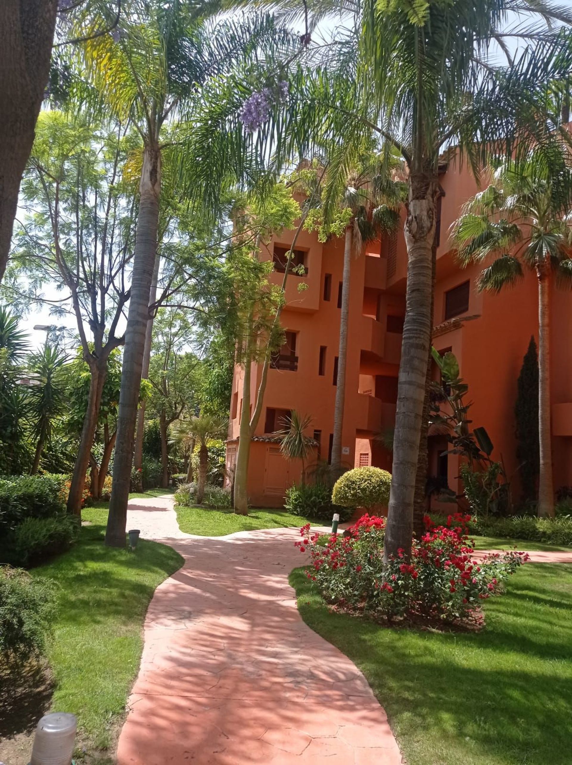 Condominium in Marbella, Andalucía 10764730