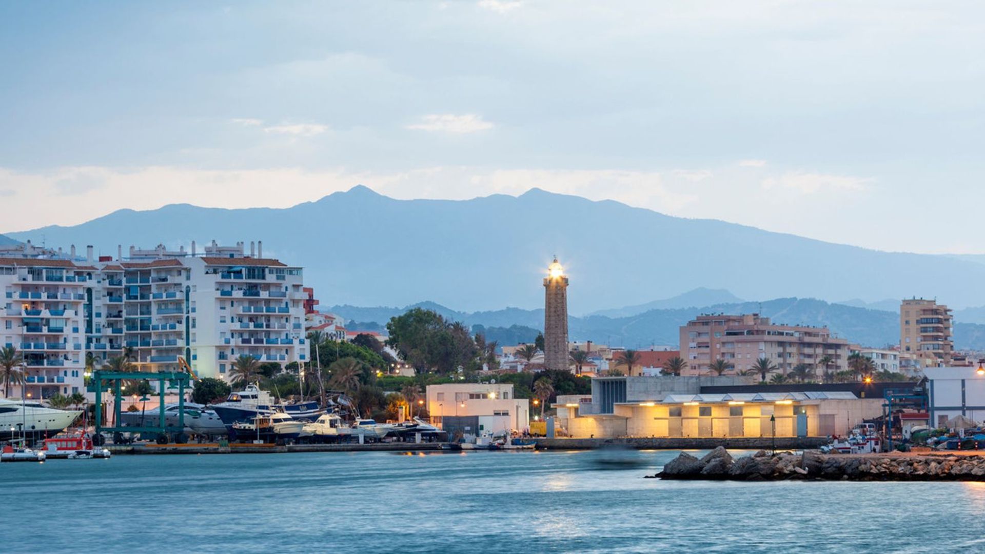 Land in Estepona, Andalucía 10764882