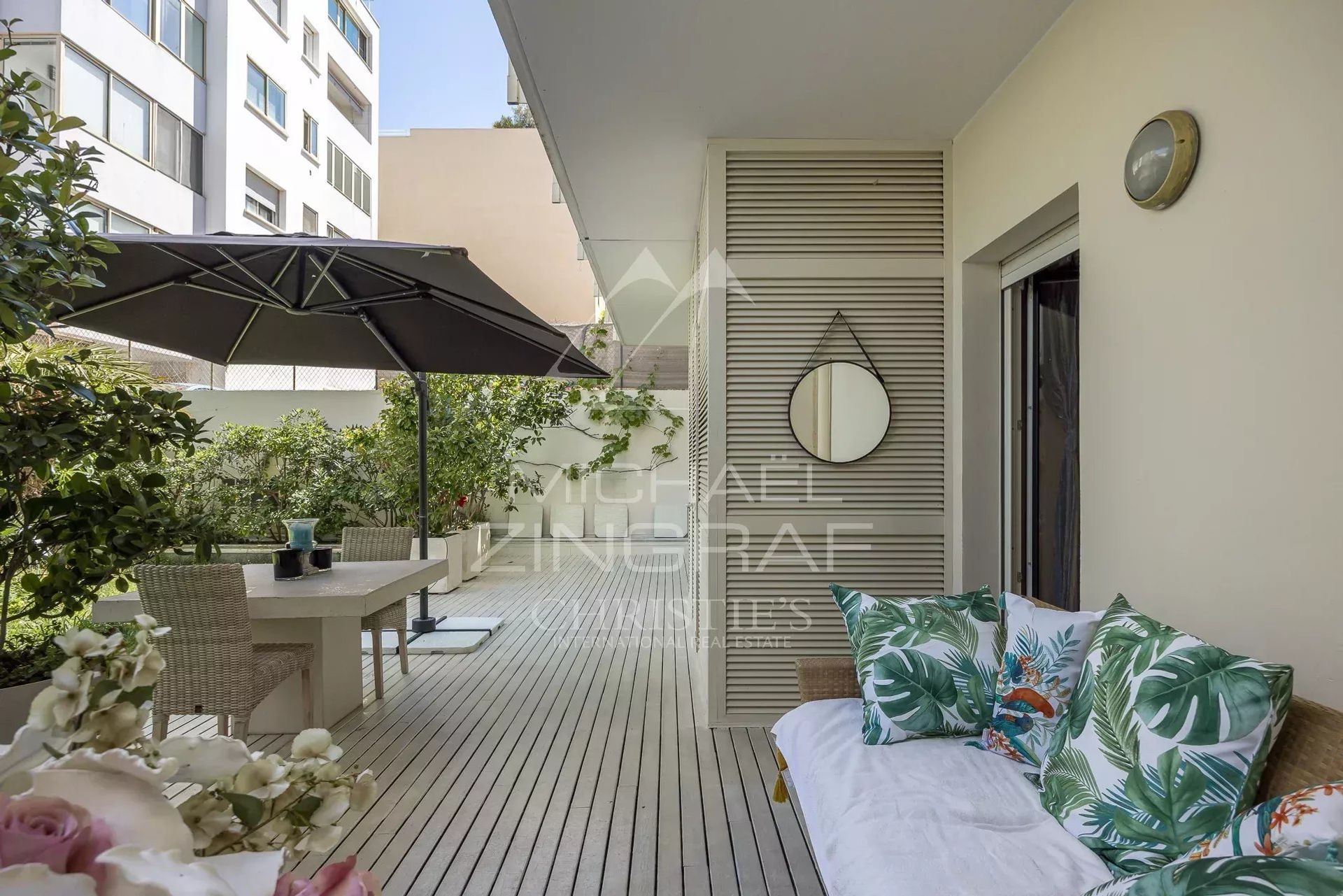 Osakehuoneisto sisään Cannes, Provence-Alpes-Cote d'Azur 10765195