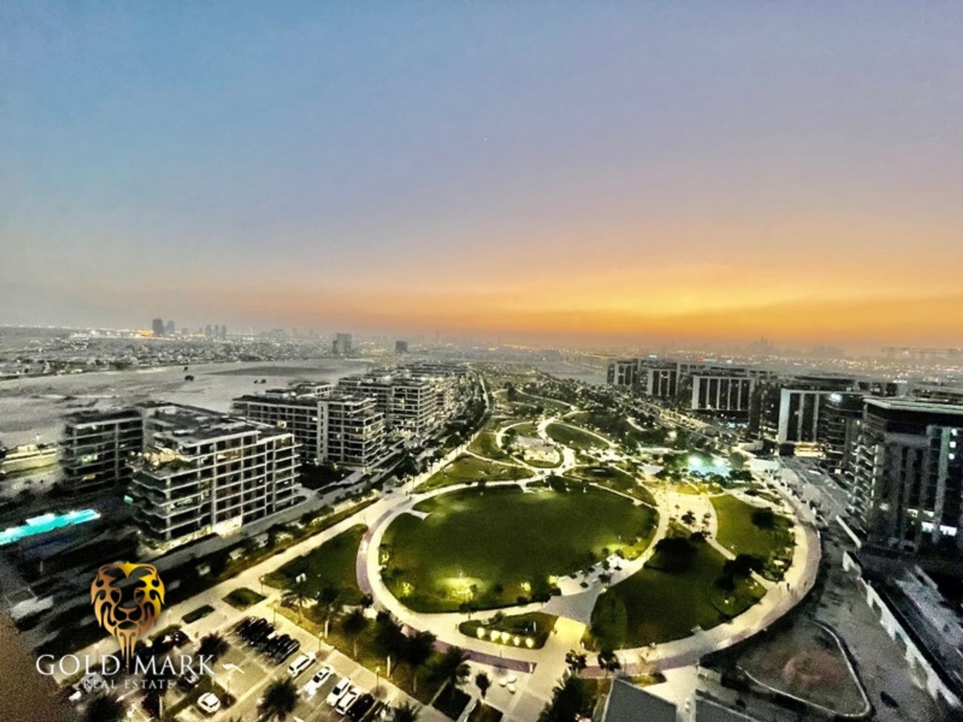 Residential in Dubai, Dubai 10766104