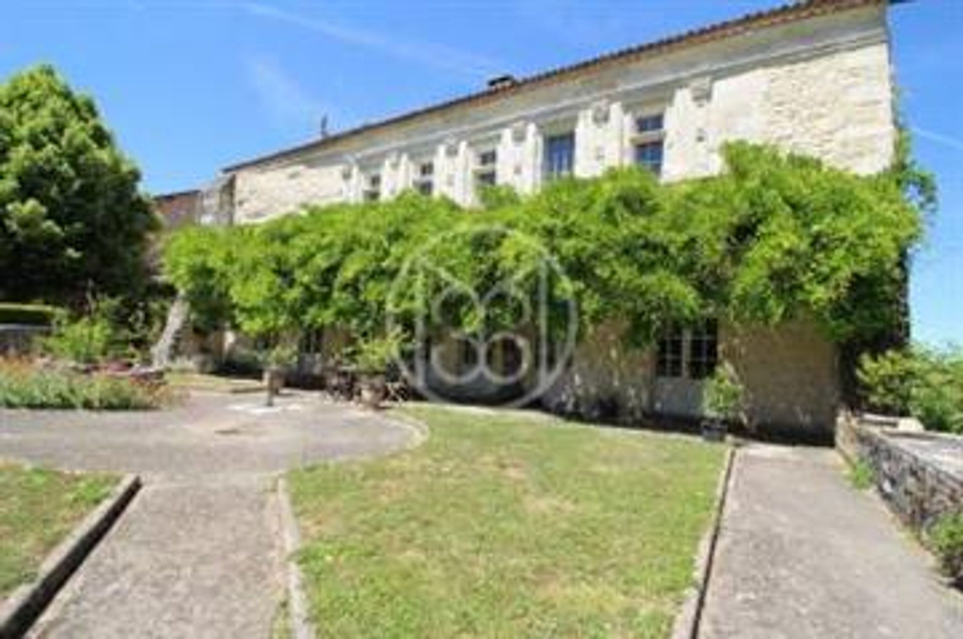 House in Saint-Quentin-de-Caplong, Nouvelle-Aquitaine 10769187