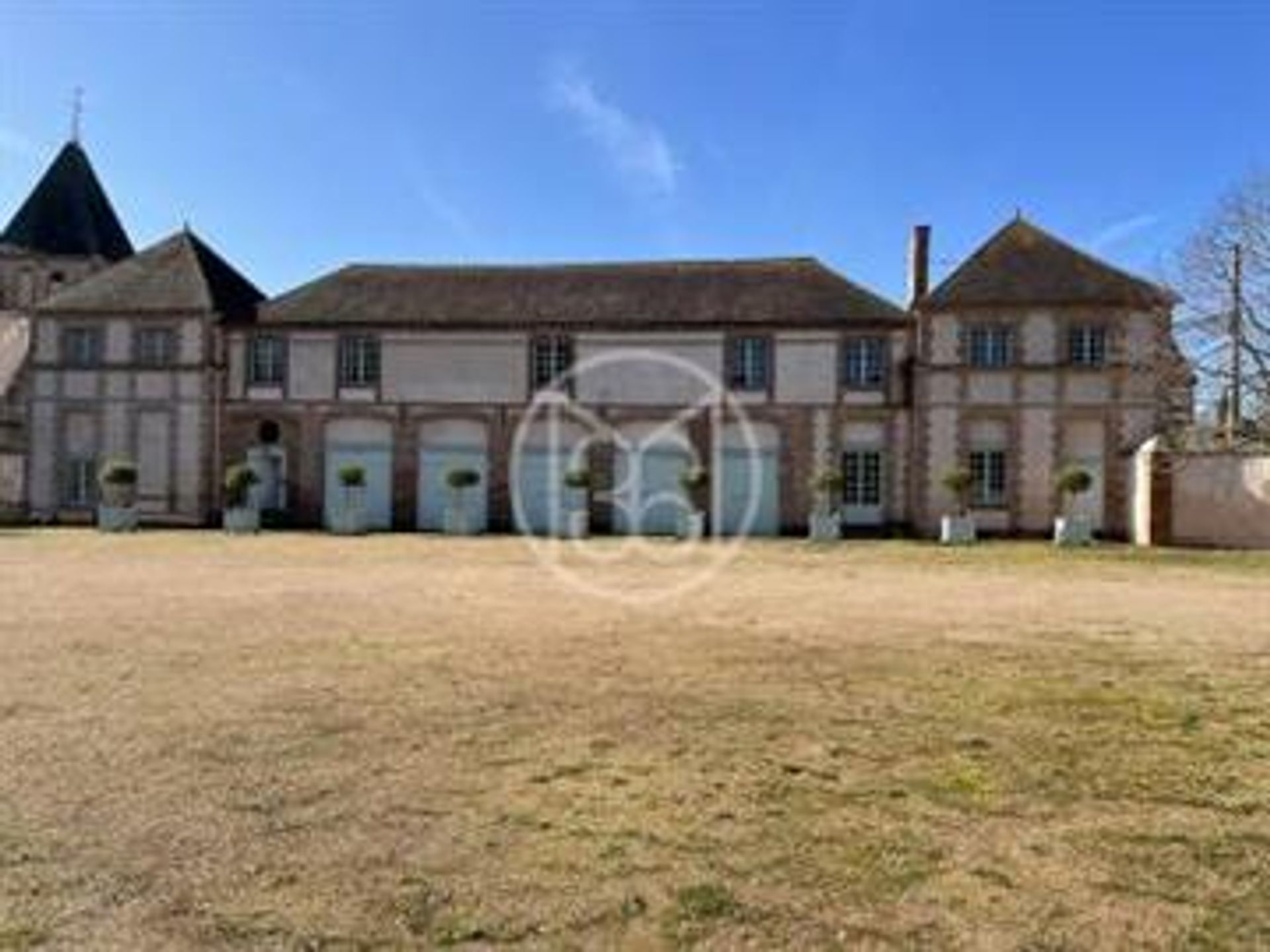 House in Saint-Lubin-des-Joncherets,  10769192