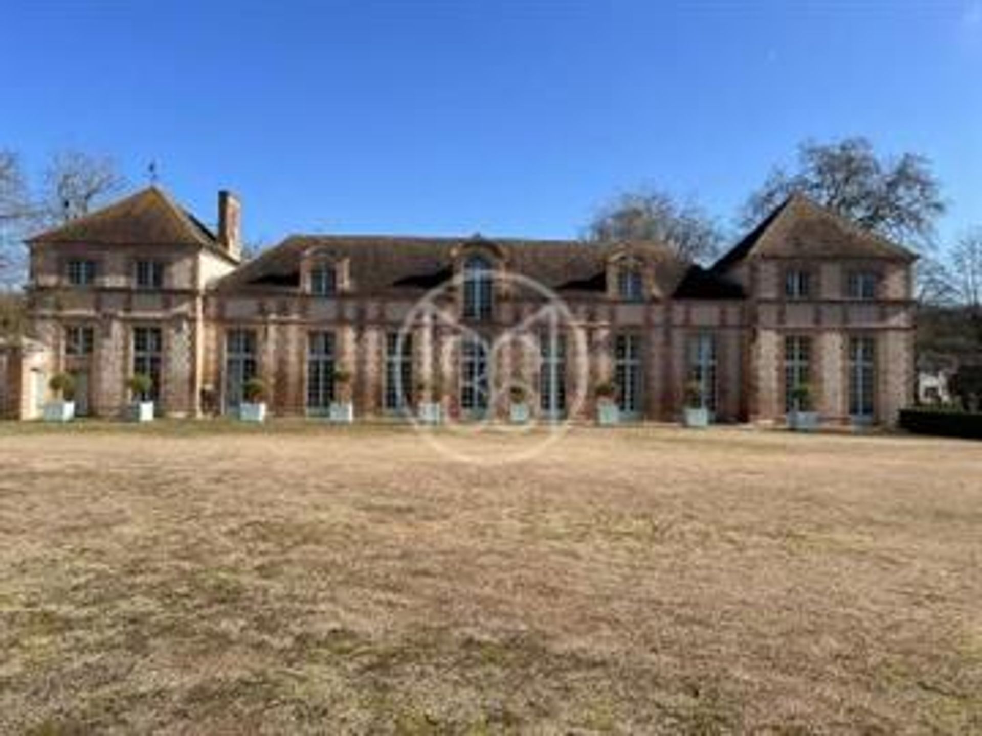 House in Saint-Lubin-des-Joncherets,  10769192