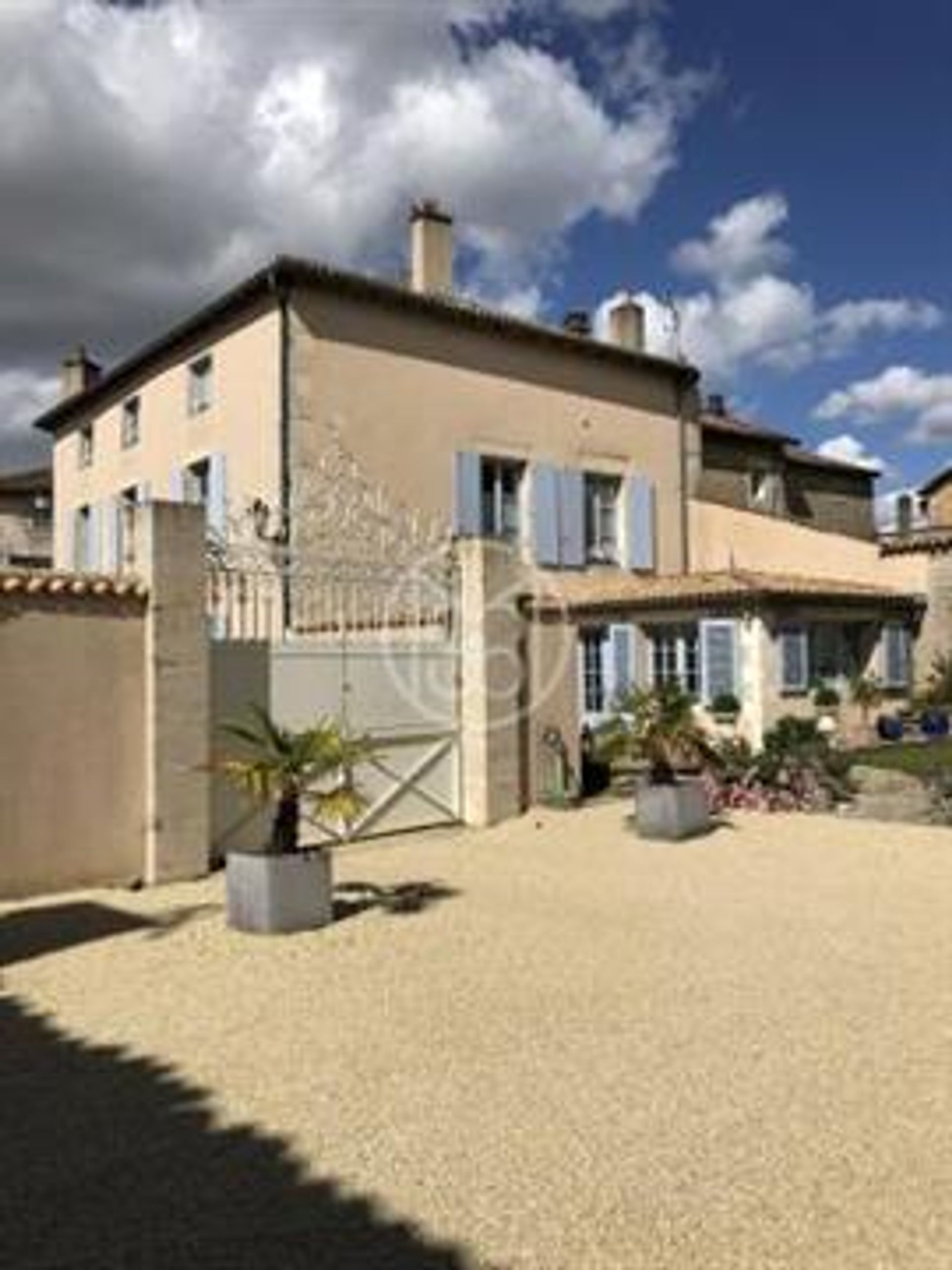 House in Couhe, Nouvelle-Aquitaine 10769210