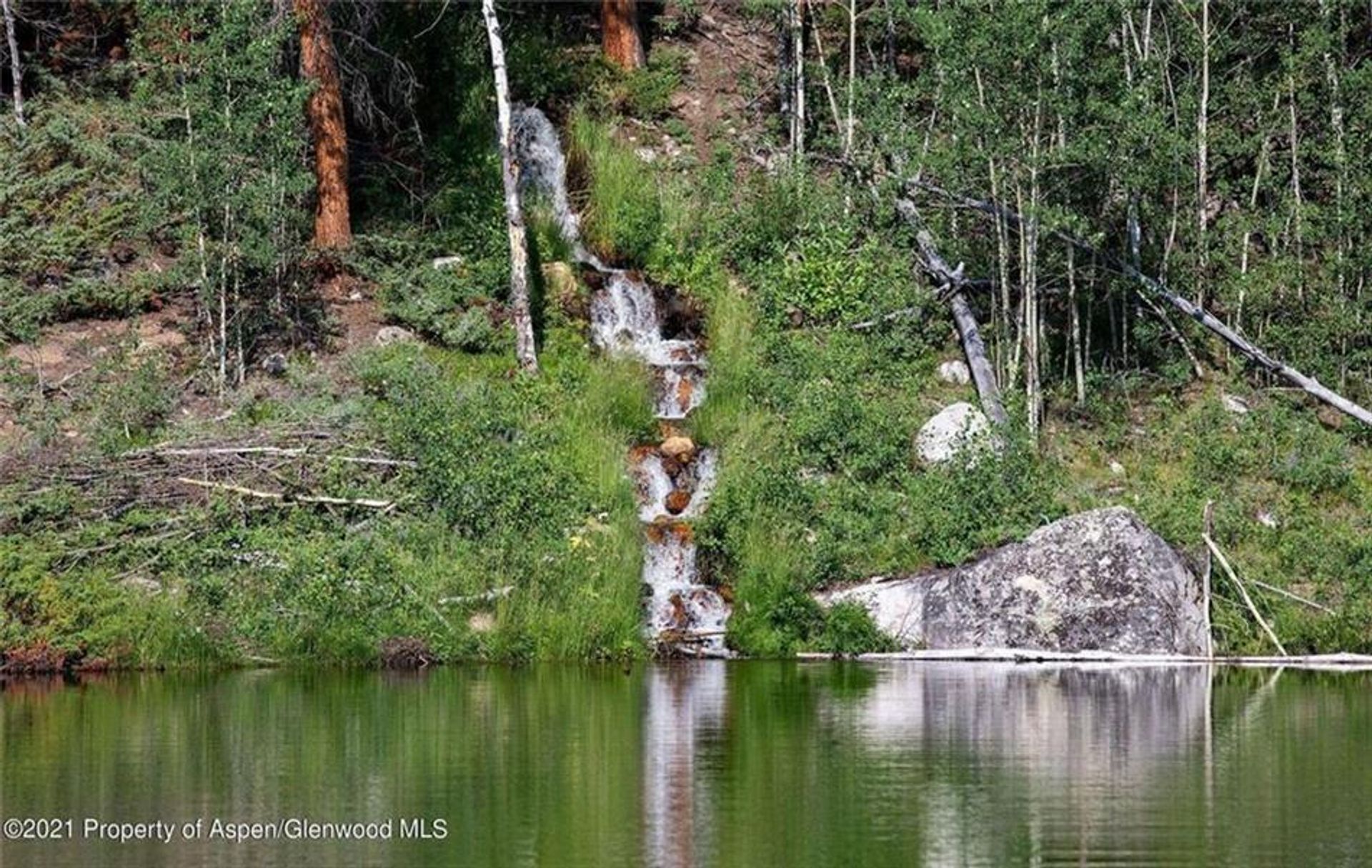 Maa sisään Twin Lakes, Colorado 10770109