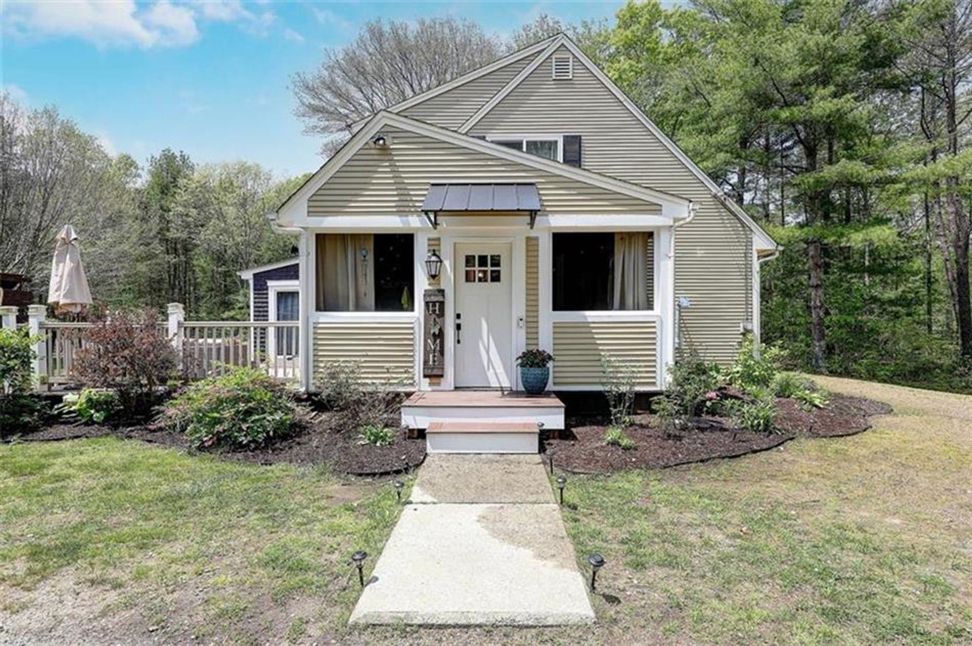 House in Black Plain, Rhode Island 10770629