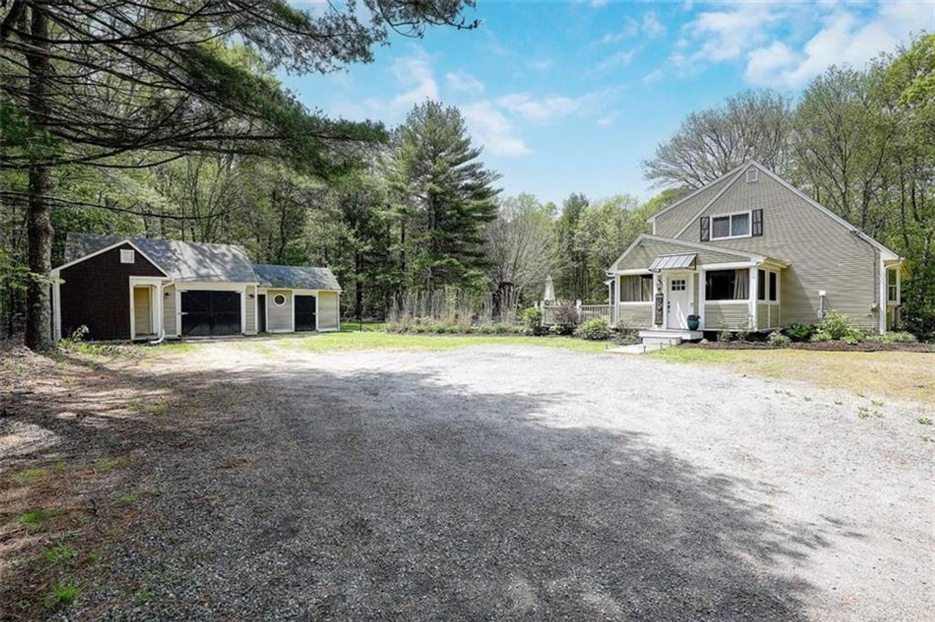 House in Black Plain, Rhode Island 10770629